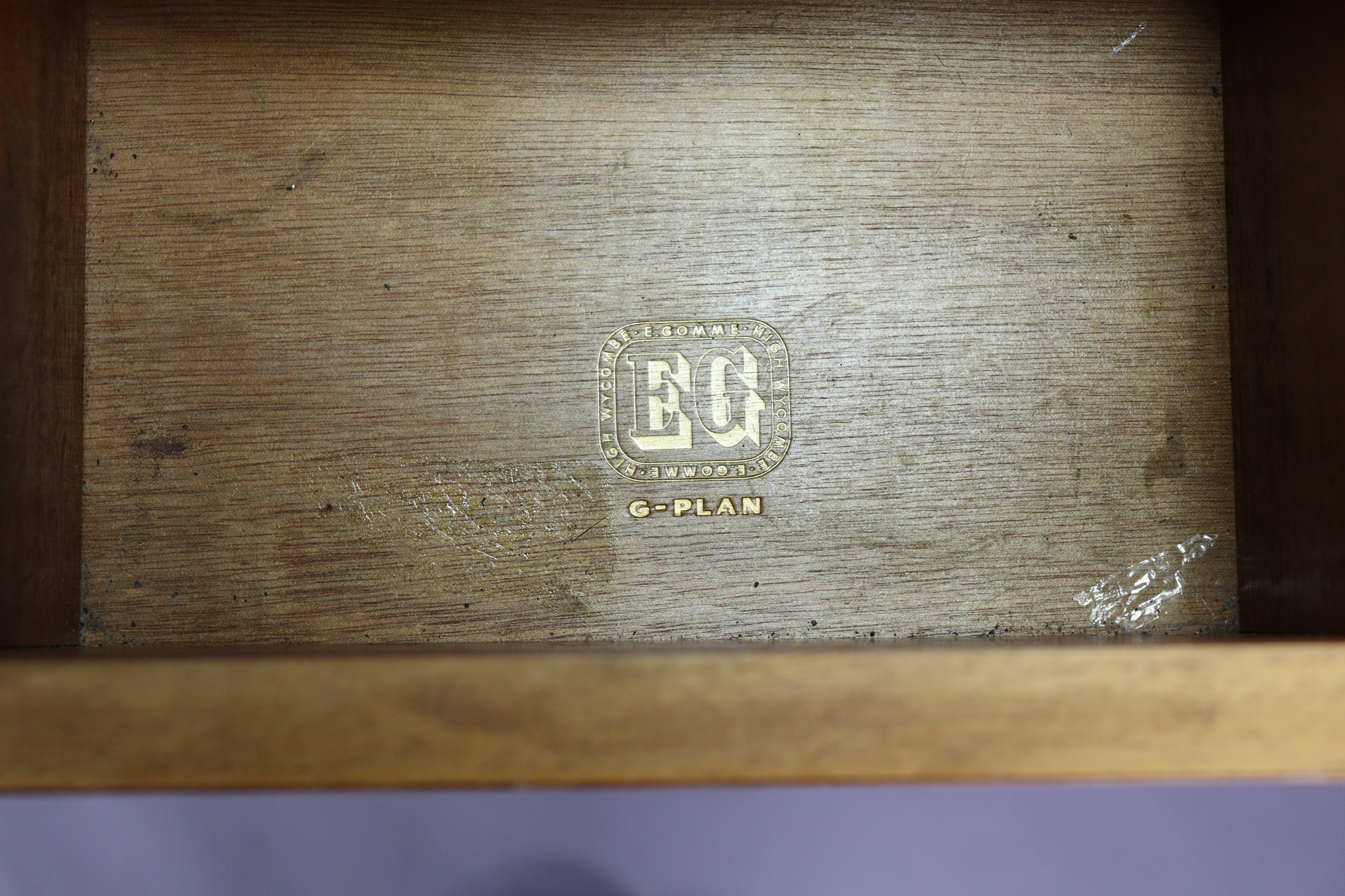 A mid-20th century E. Gomme G-Plan light oak bedroom pair comprising of a small chest of three - Image 3 of 10