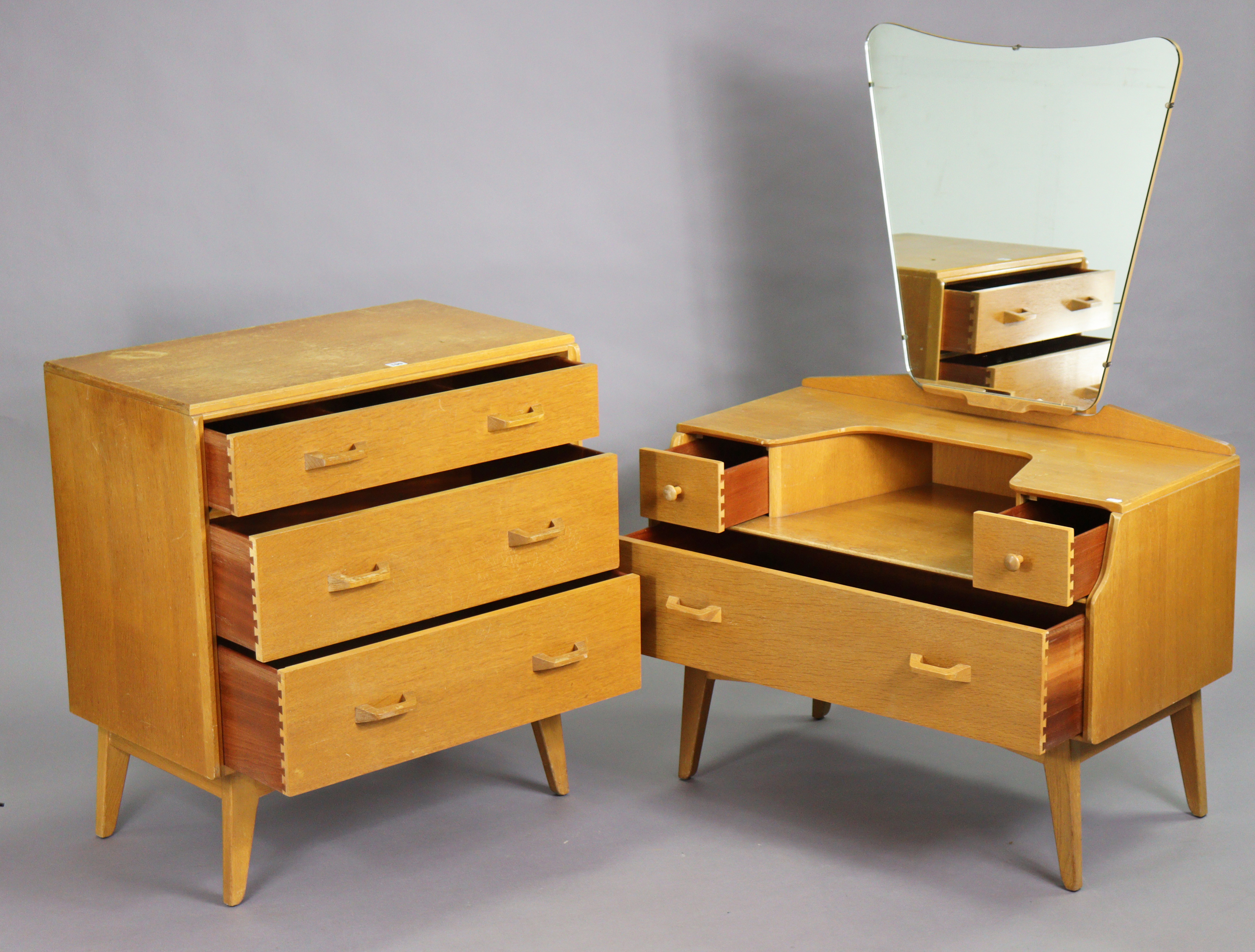 A mid-20th century E. Gomme G-Plan light oak bedroom pair comprising of a small chest of three - Image 5 of 10