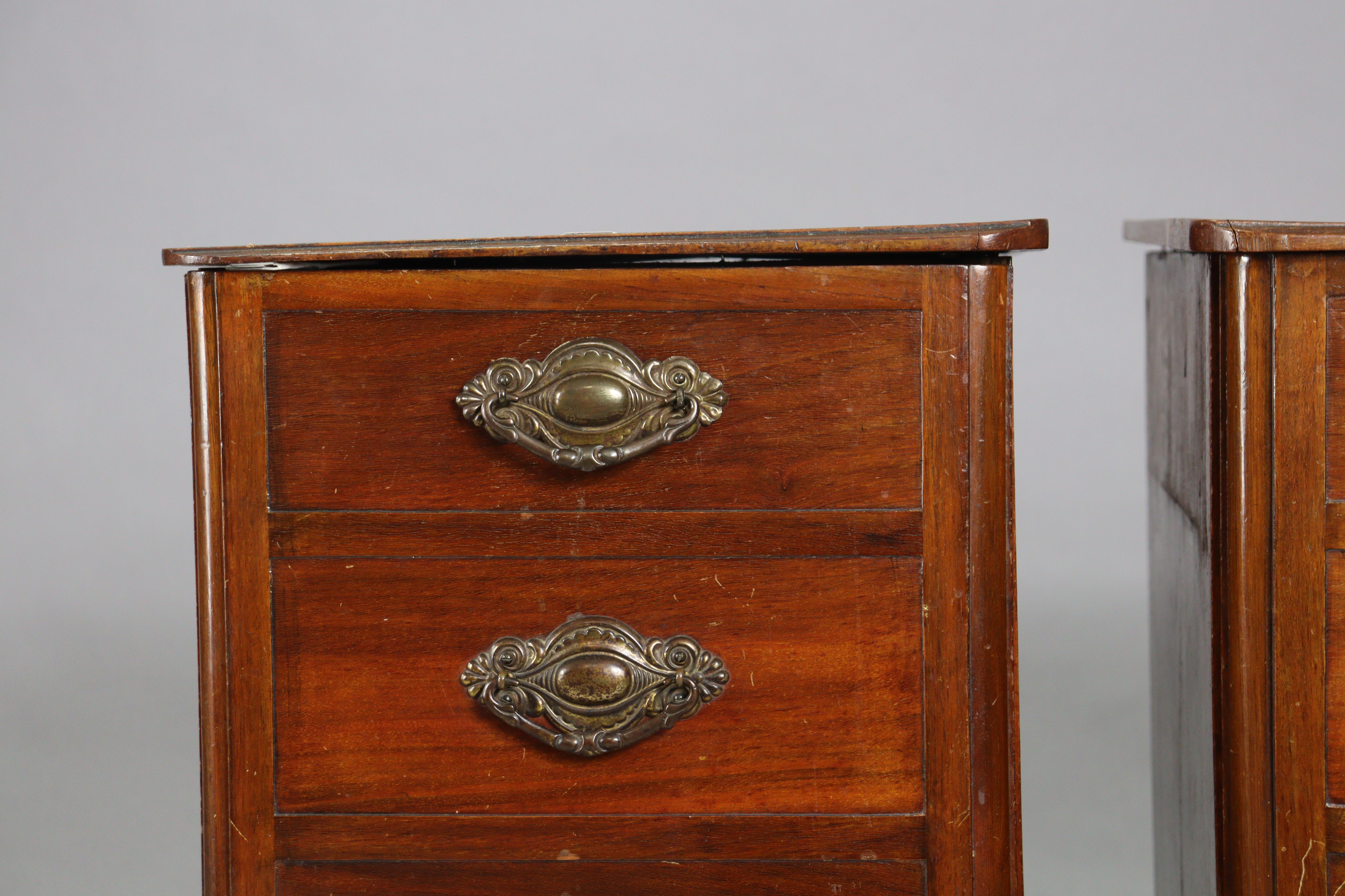 A pair of mahogany bedside chests each fitted four long graduated drawers with cast-iron swing - Image 6 of 8