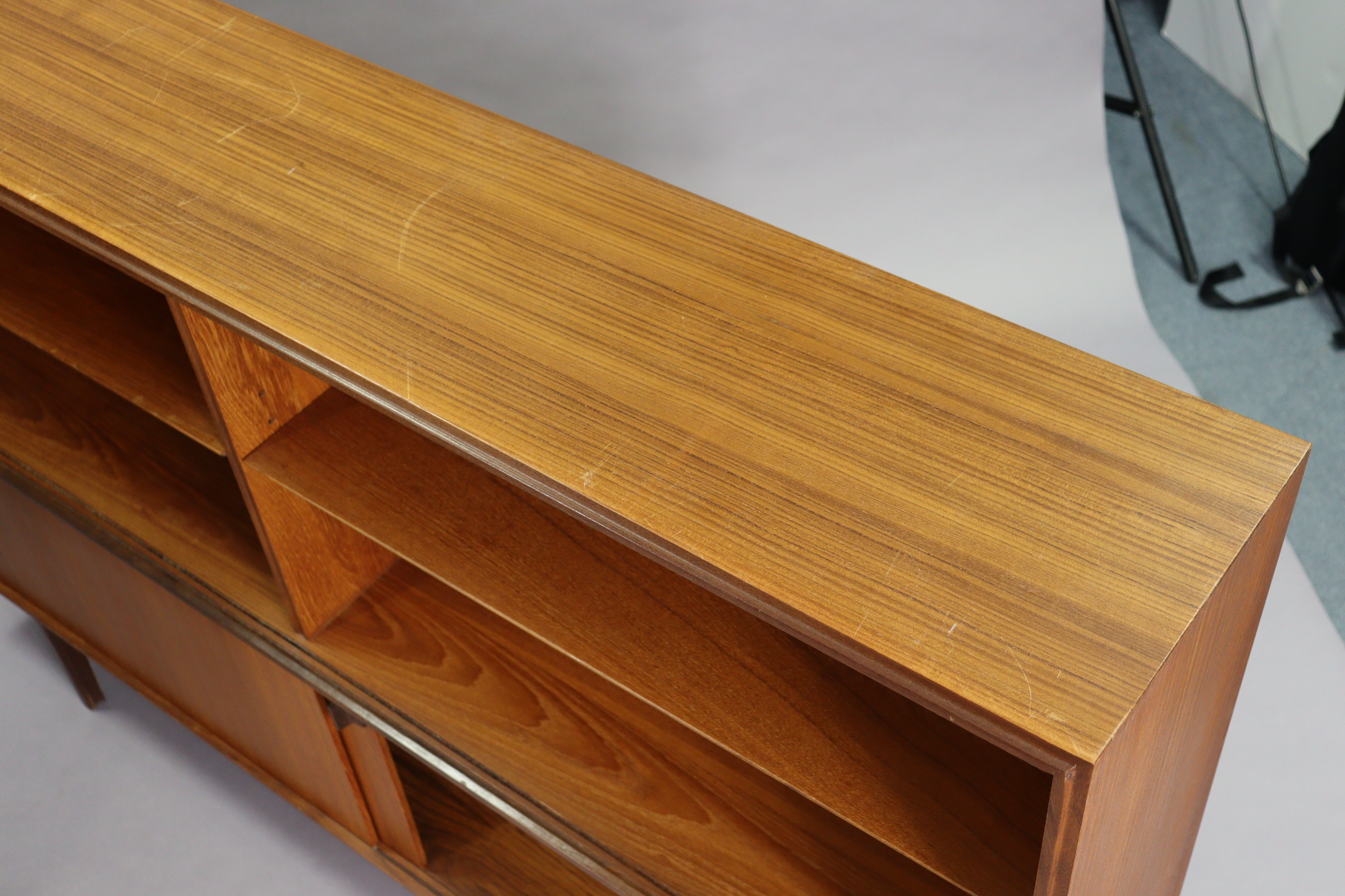 A mid-20th century teak tall wall unit fitted with an arrangement of shelves & cupboards, & on short - Image 9 of 10