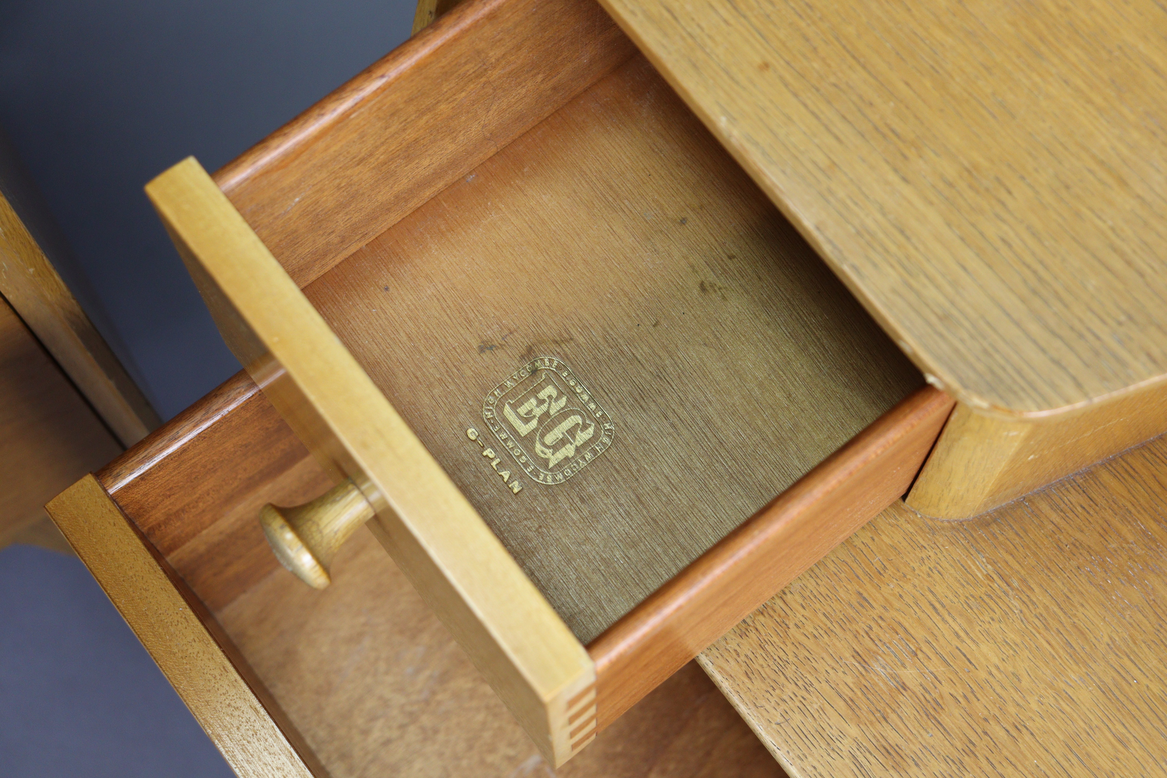 A mid-20th century E. Gomme G-Plan light oak bedroom pair comprising of a small chest of three - Image 4 of 10