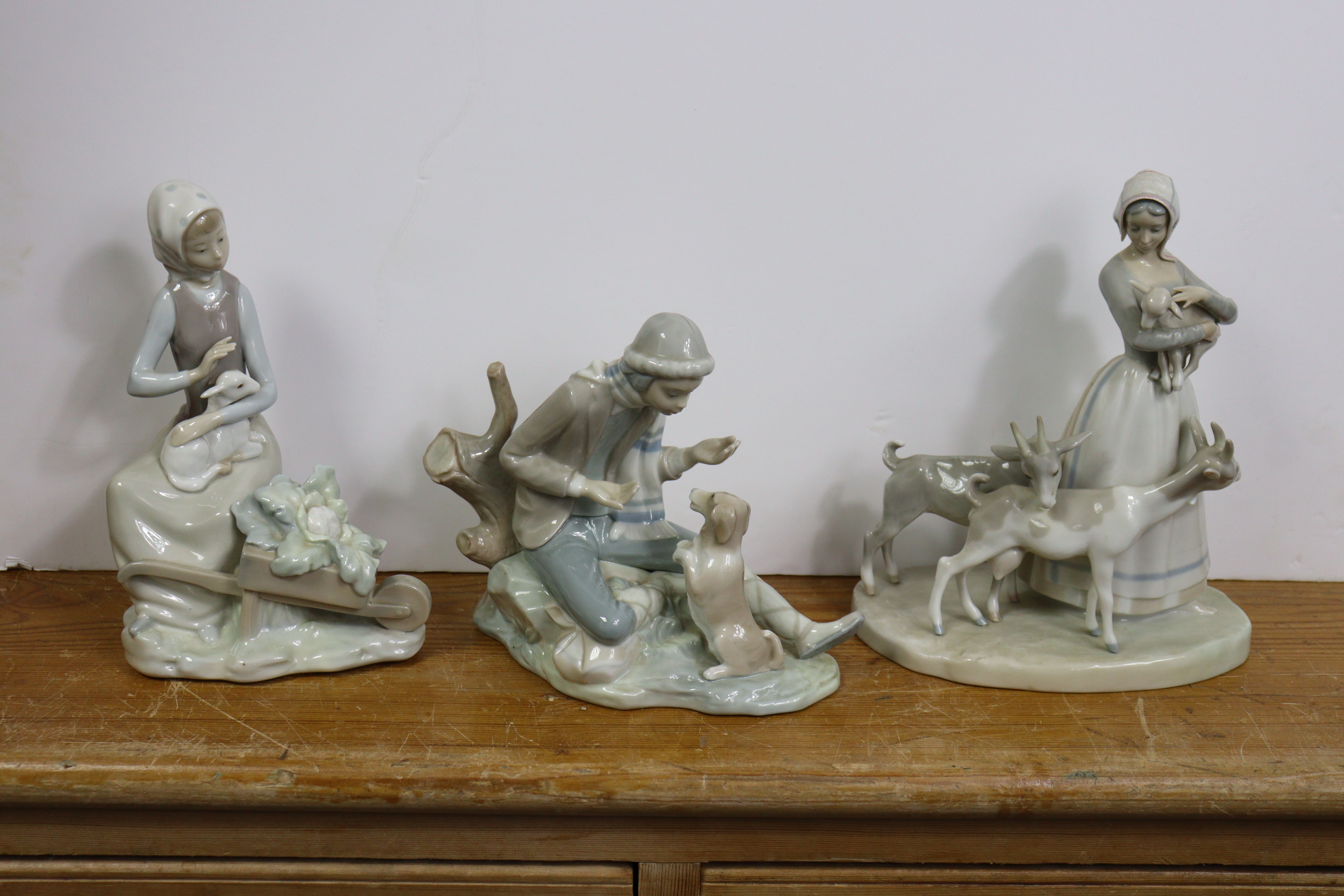 Seven various Lladro porcelain figure ornaments. - Image 2 of 5