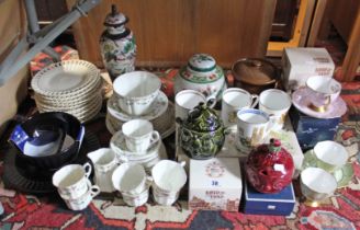 Various items of decorative china, pottery, etc, part w.a.f.