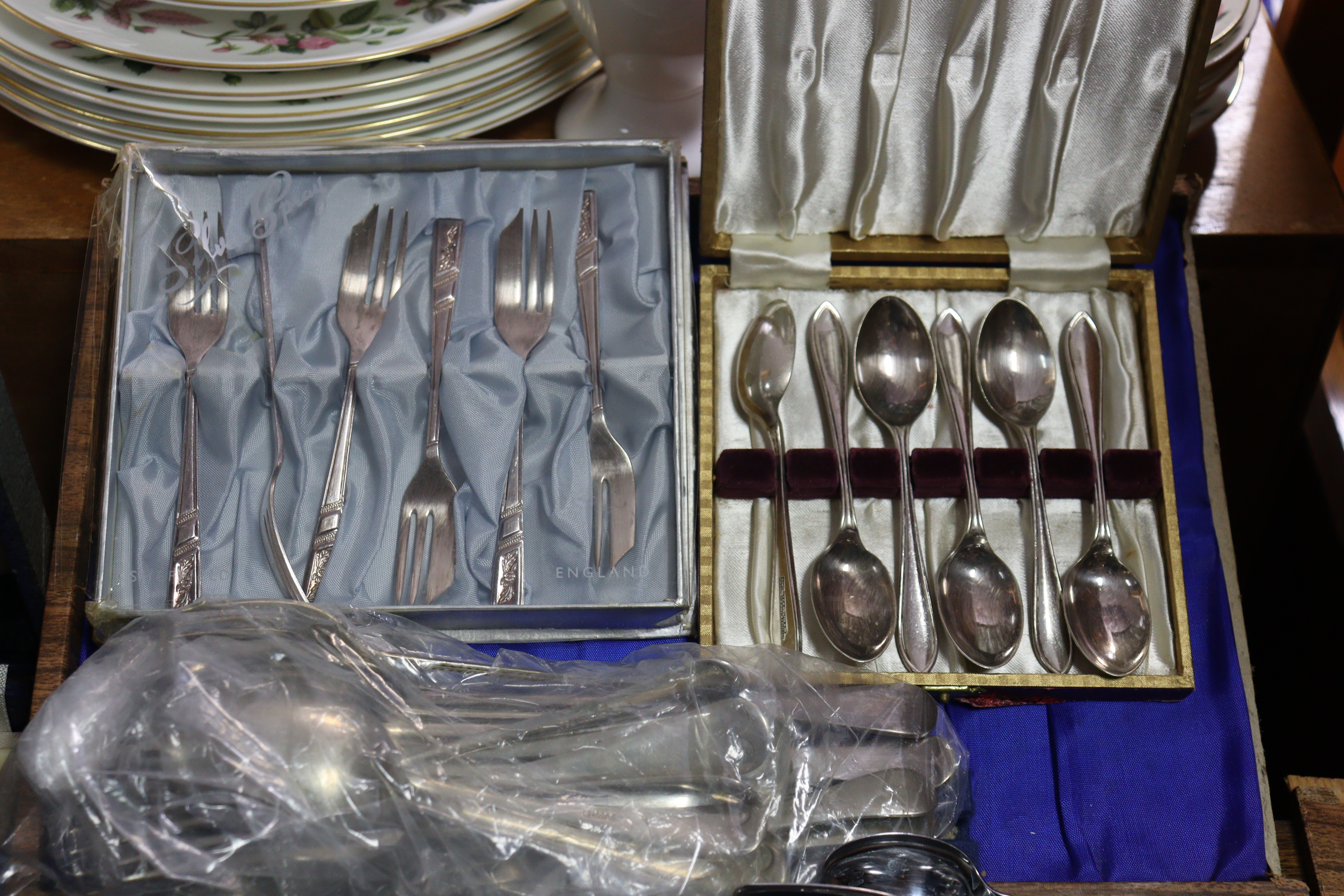 A canteen of Hallmarked Associates “Kings” tableware comprising of forty-two items, cased; & various - Image 3 of 5