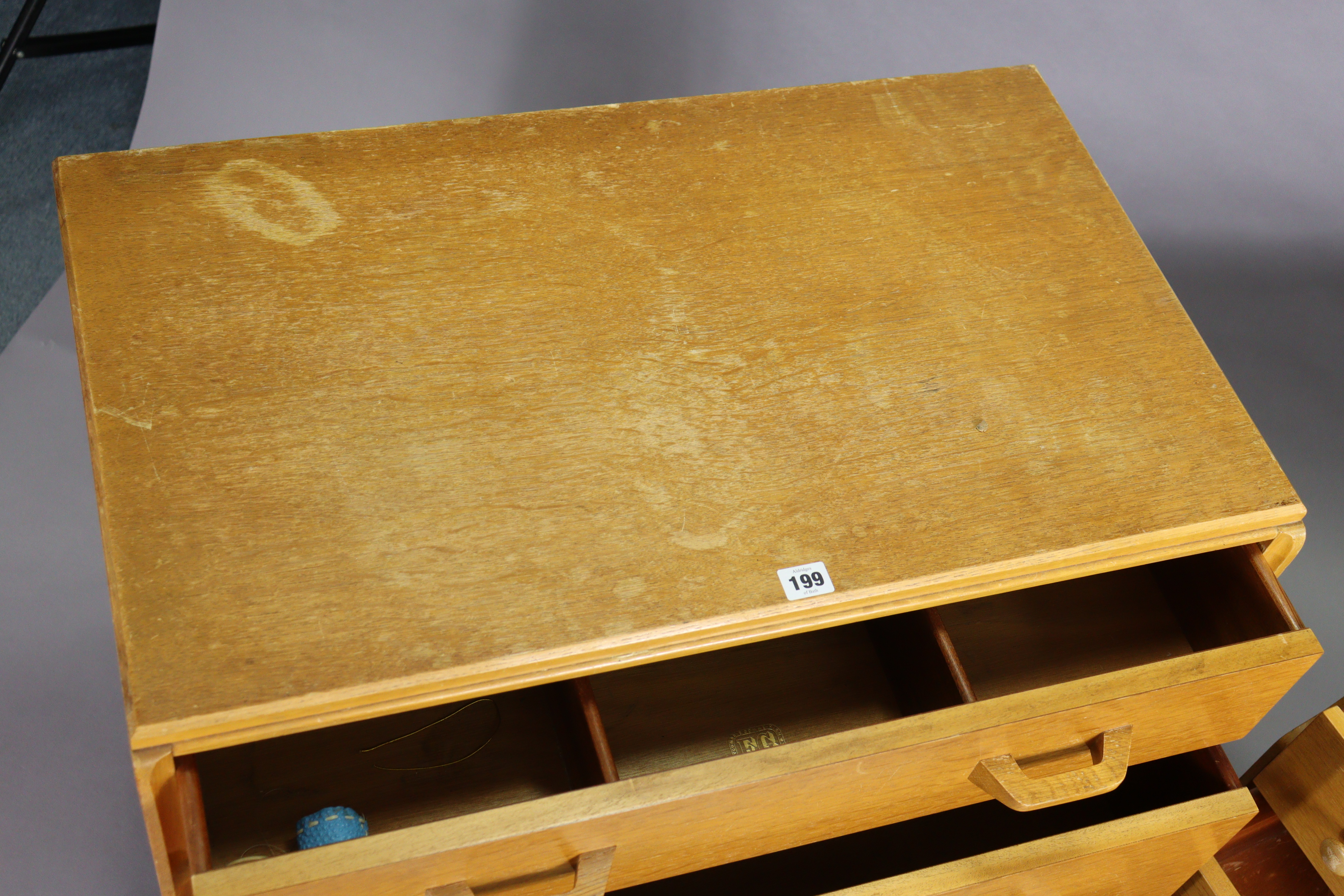 A mid-20th century E. Gomme G-Plan light oak bedroom pair comprising of a small chest of three - Image 6 of 10