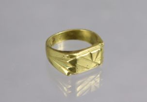 An 18K gent’s heavy ring with art deco motif. (9.6gm).