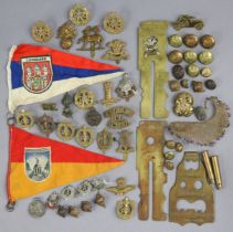 Various assorted cap badges, tunic buttons, etc.