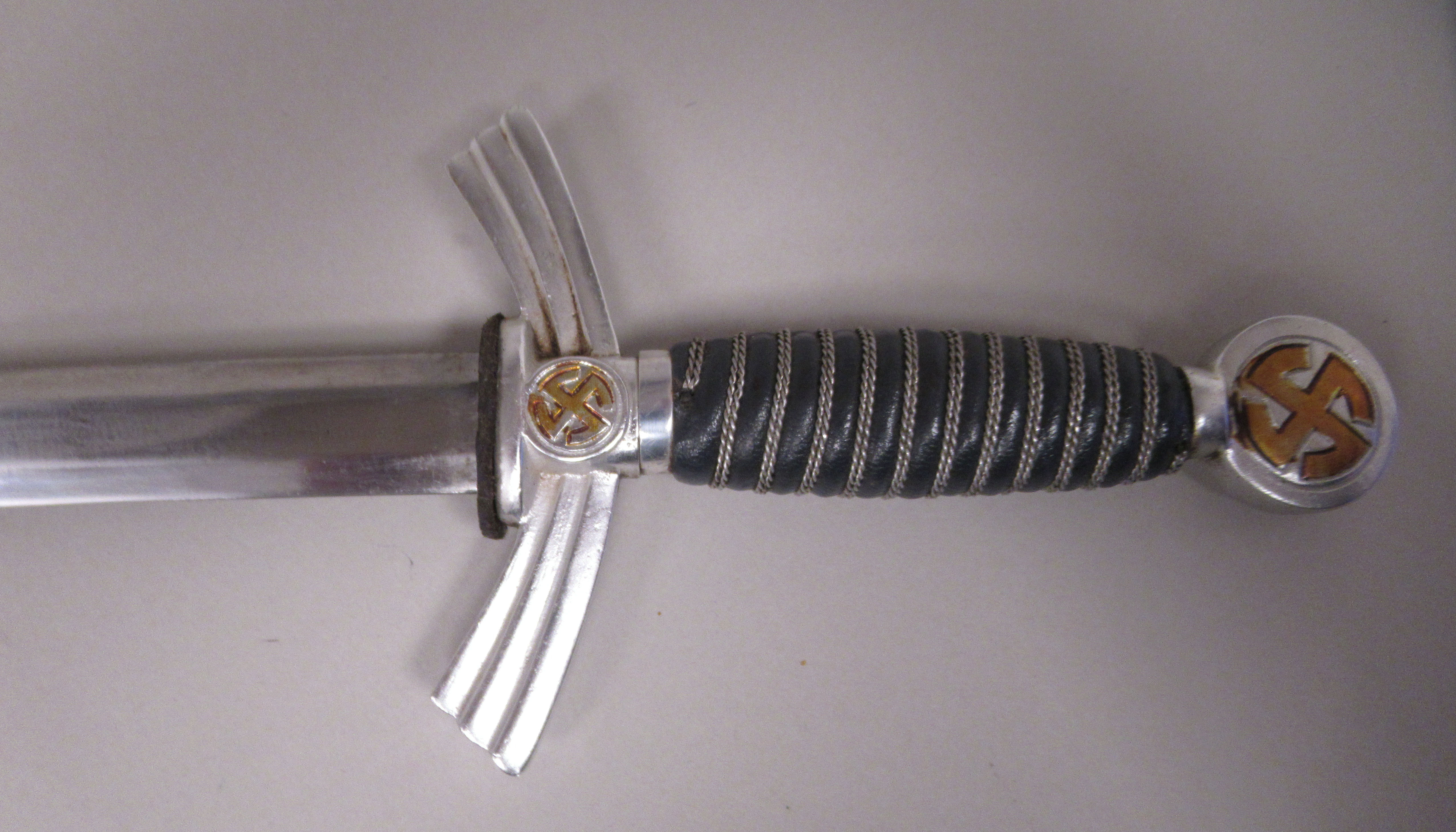 A German SS dress dagger with swastika emblems on the pommel and hilt and a woven wire band - Image 5 of 7