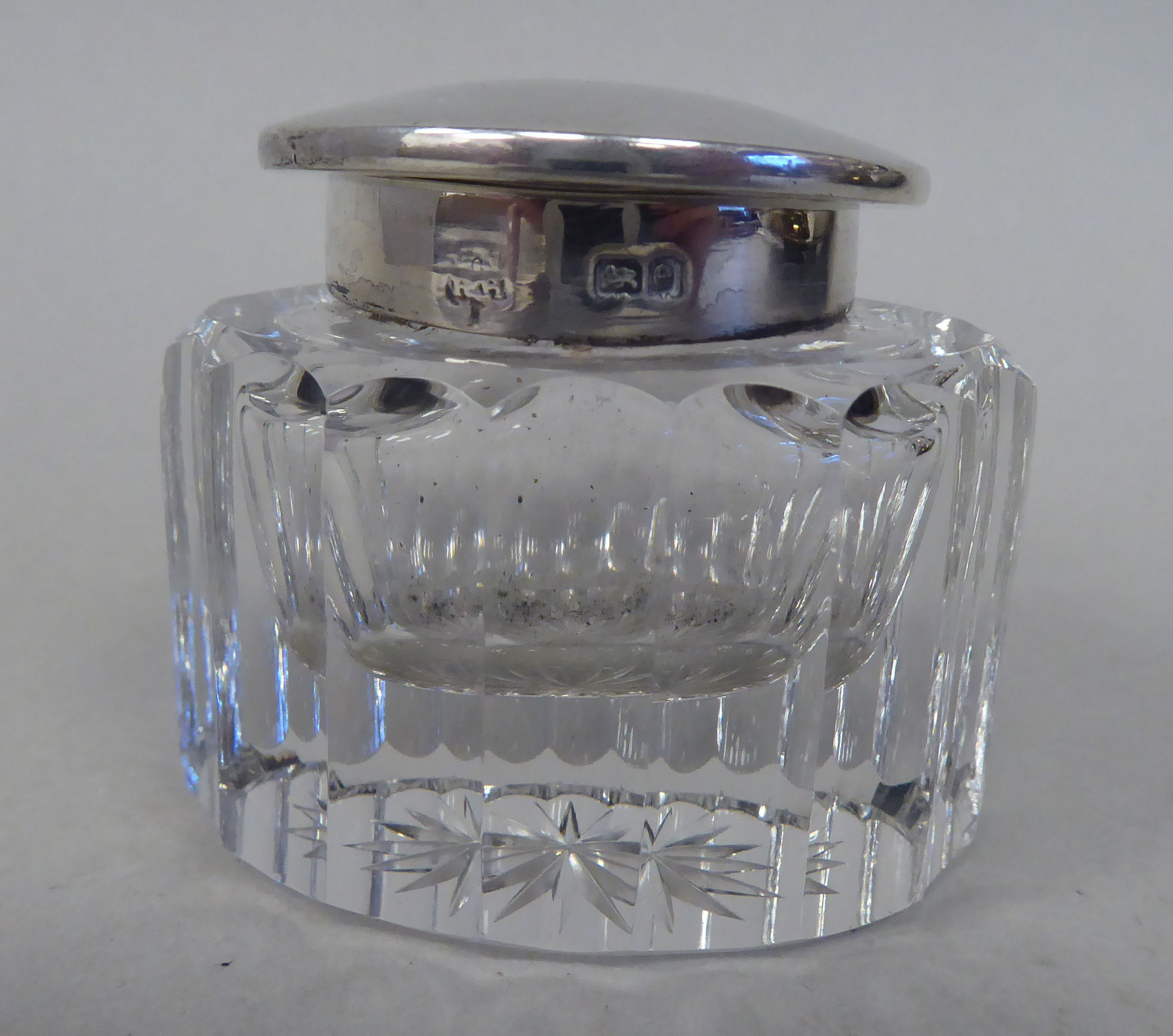 An Edwardian silver inkstand of oval tray design, on bun feet with a facet cut glass reservoir, - Image 5 of 7