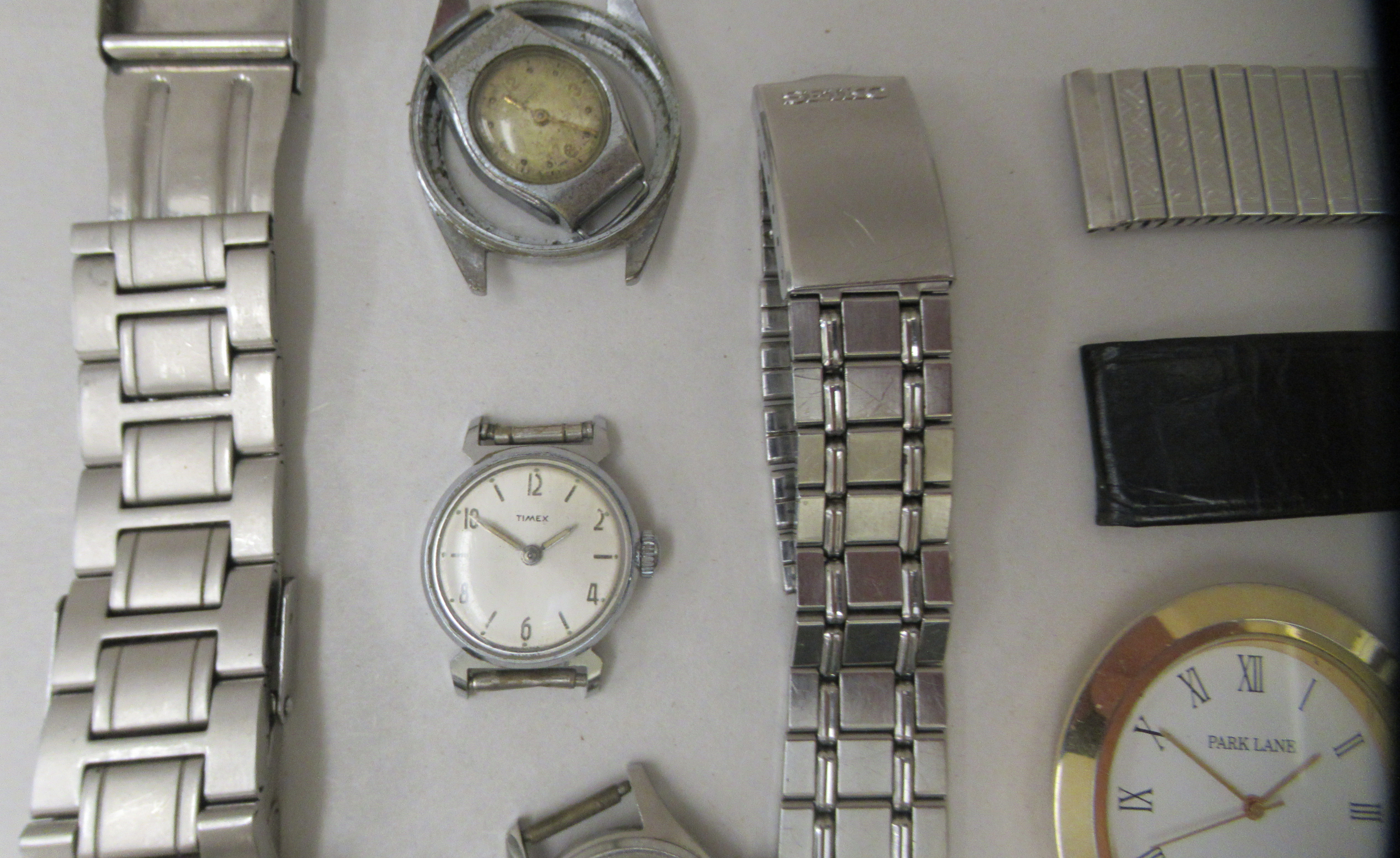 Mainly stainless steel cased wristwatches and loose components: to include examples by Citizen and - Image 2 of 5