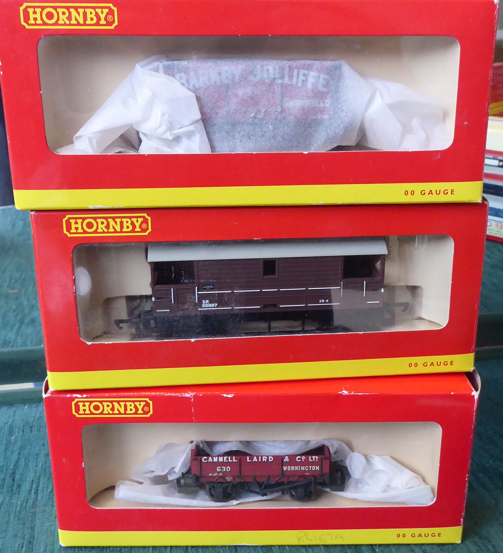 Hornby 00 gauge accessories: to include wagons, rolling stock, track, a buffer stop and accessories - Image 5 of 6