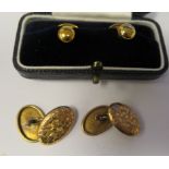 A pair of 9ct gold tablet design cufflinks; and a pair of 9ct gold shirt studs