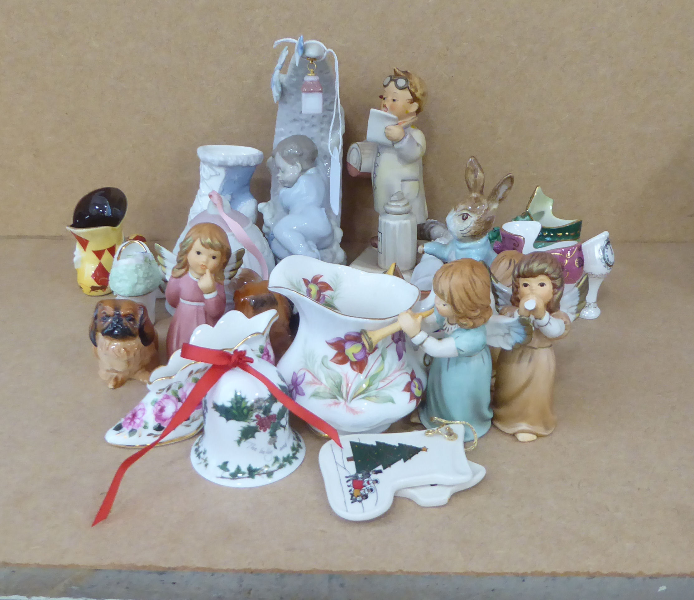 Ceramic ornaments: to include examples by Lladro, Royal Doulton and Goebel