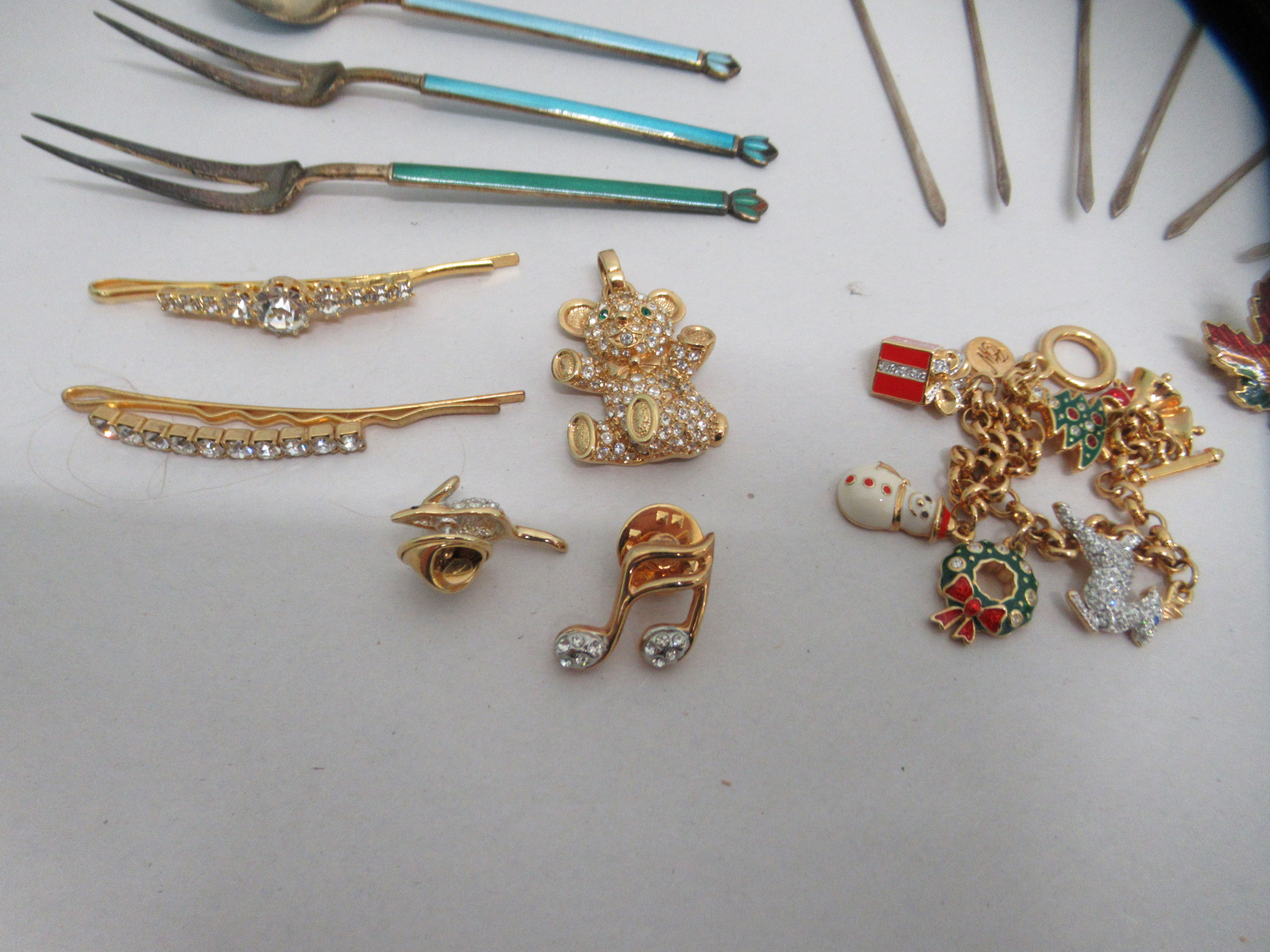 Silver collectables and costume jewellery: to include enamelled spoons  mixed marks - Image 4 of 6