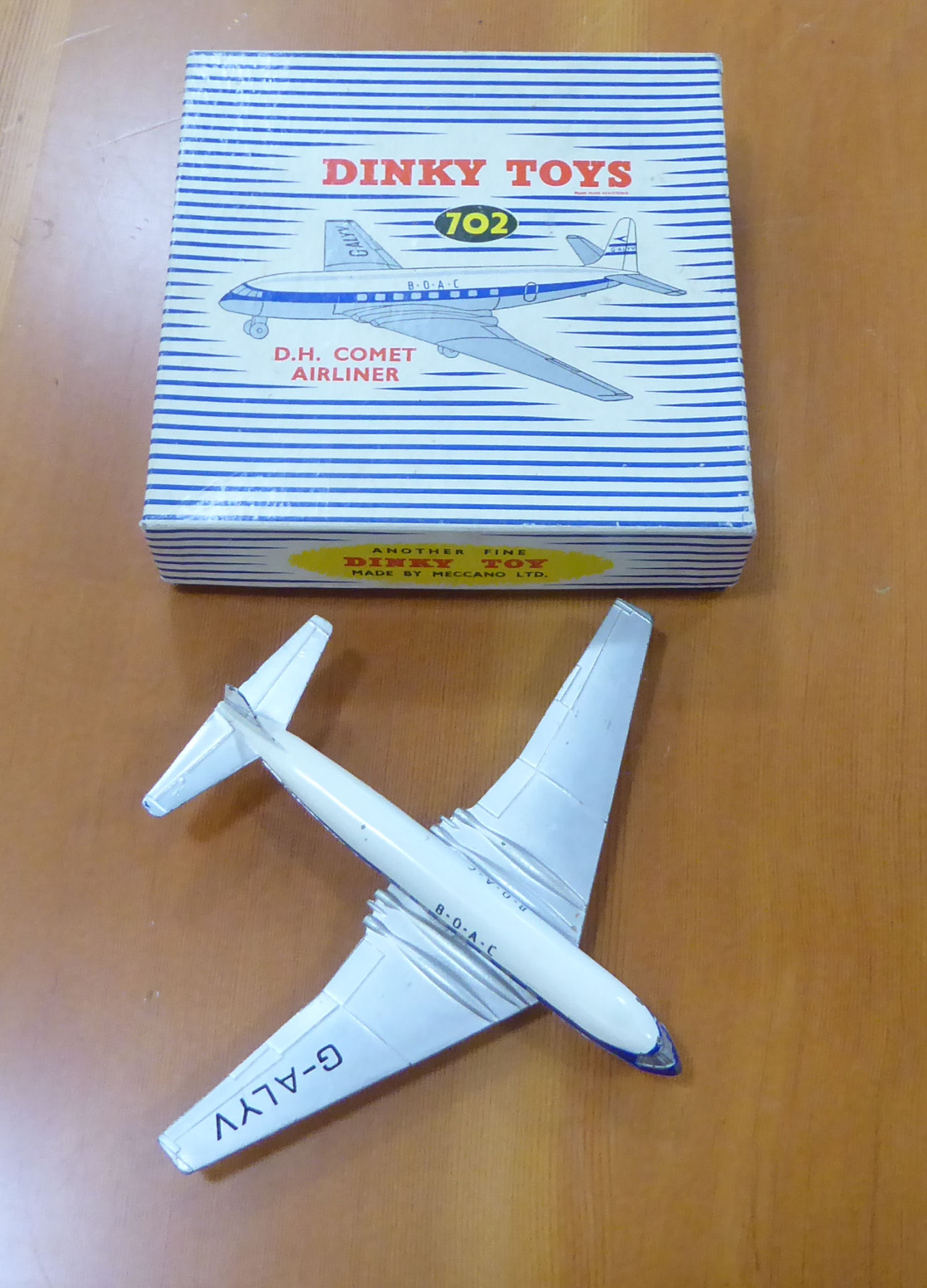 A Dinky Toys diecast DH Comet Airliner  model No.702  boxed