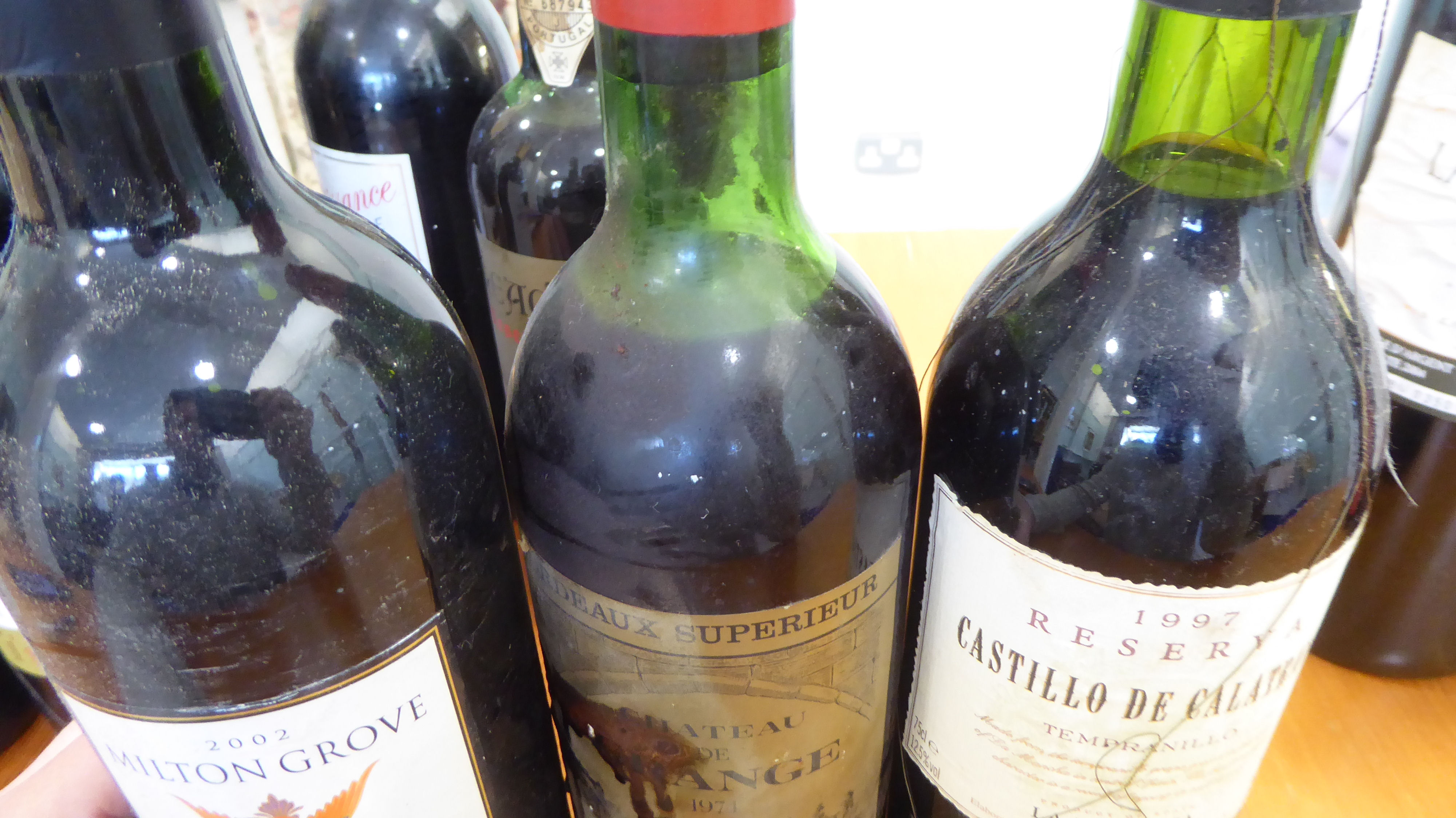 Wine, mainly red: to include a 1974 Chateau de Grange; and a 1973 Merlot Isola Augusta - Image 7 of 9