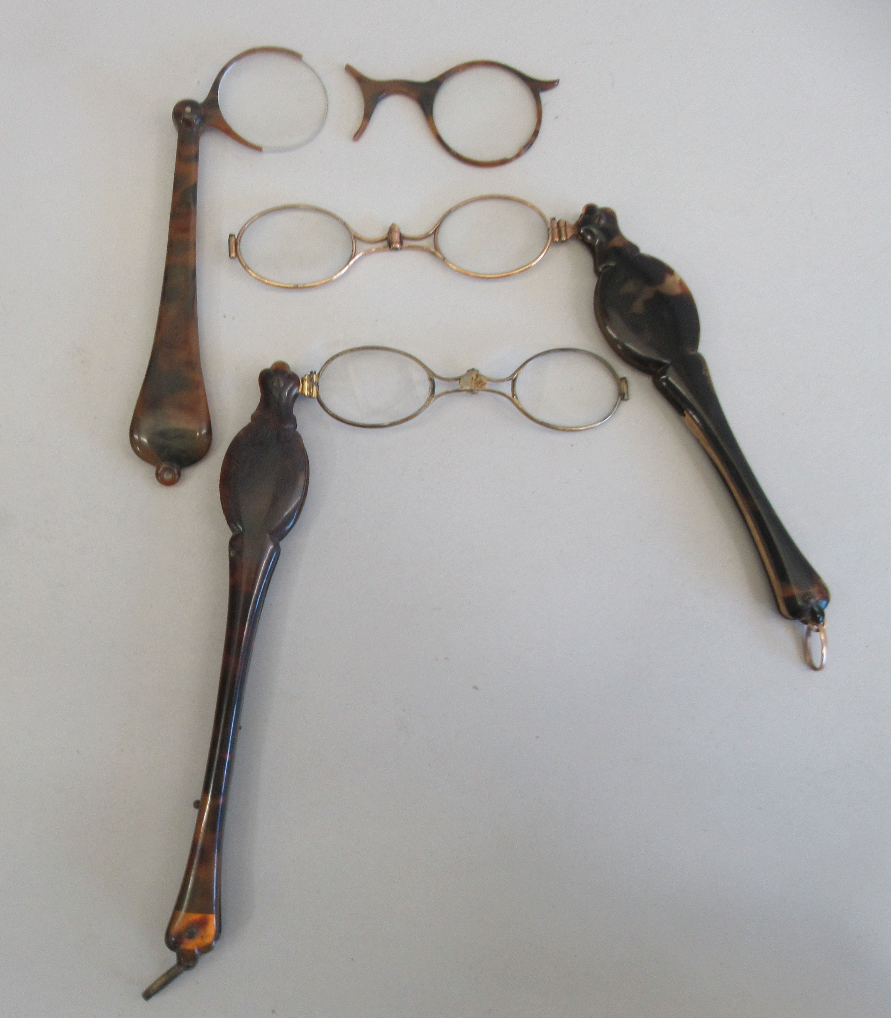 Late 19thC and later tortoiseshell, mother-of-pearl and other opera glasses and lorgnettes - Image 4 of 6