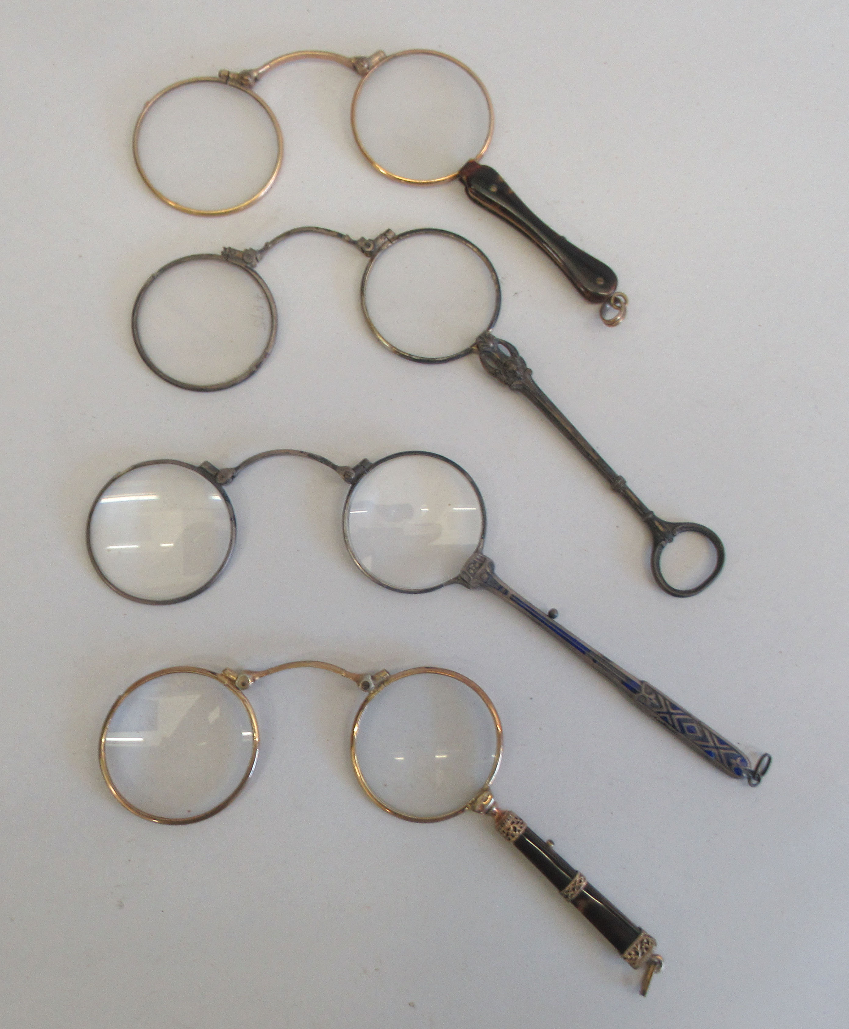 Late 19thC and later tortoiseshell, mother-of-pearl and other opera glasses and lorgnettes - Image 3 of 6