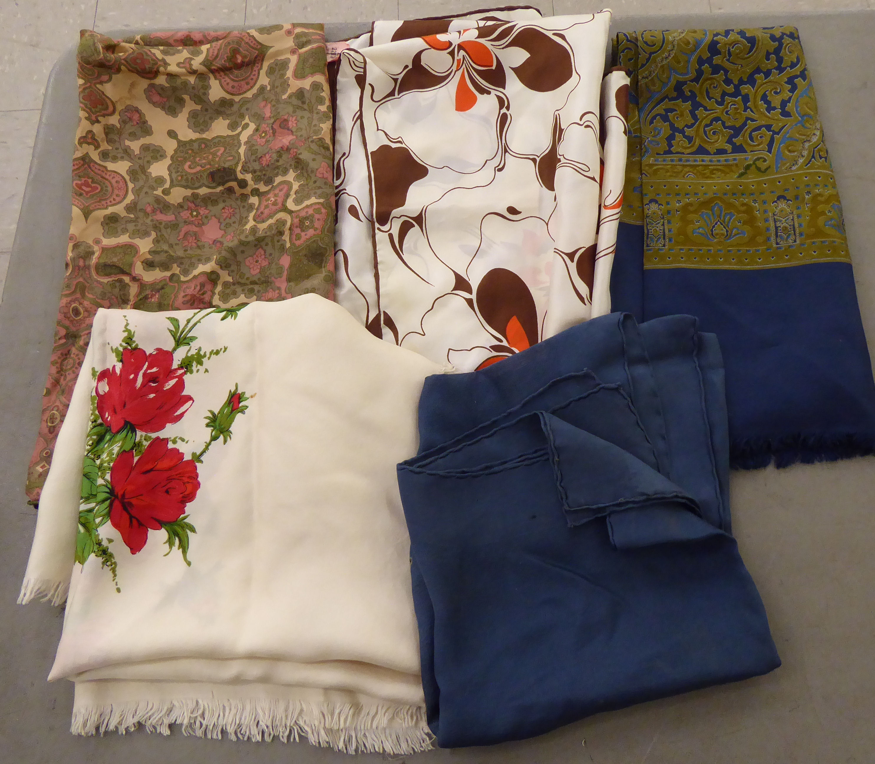 Silk scarves: to include examples by Harrods and Jaeger  mixed sizes - Image 3 of 6