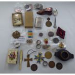 A mixed lot: to include a Great War trench art vesta case, fashioned as a shoe