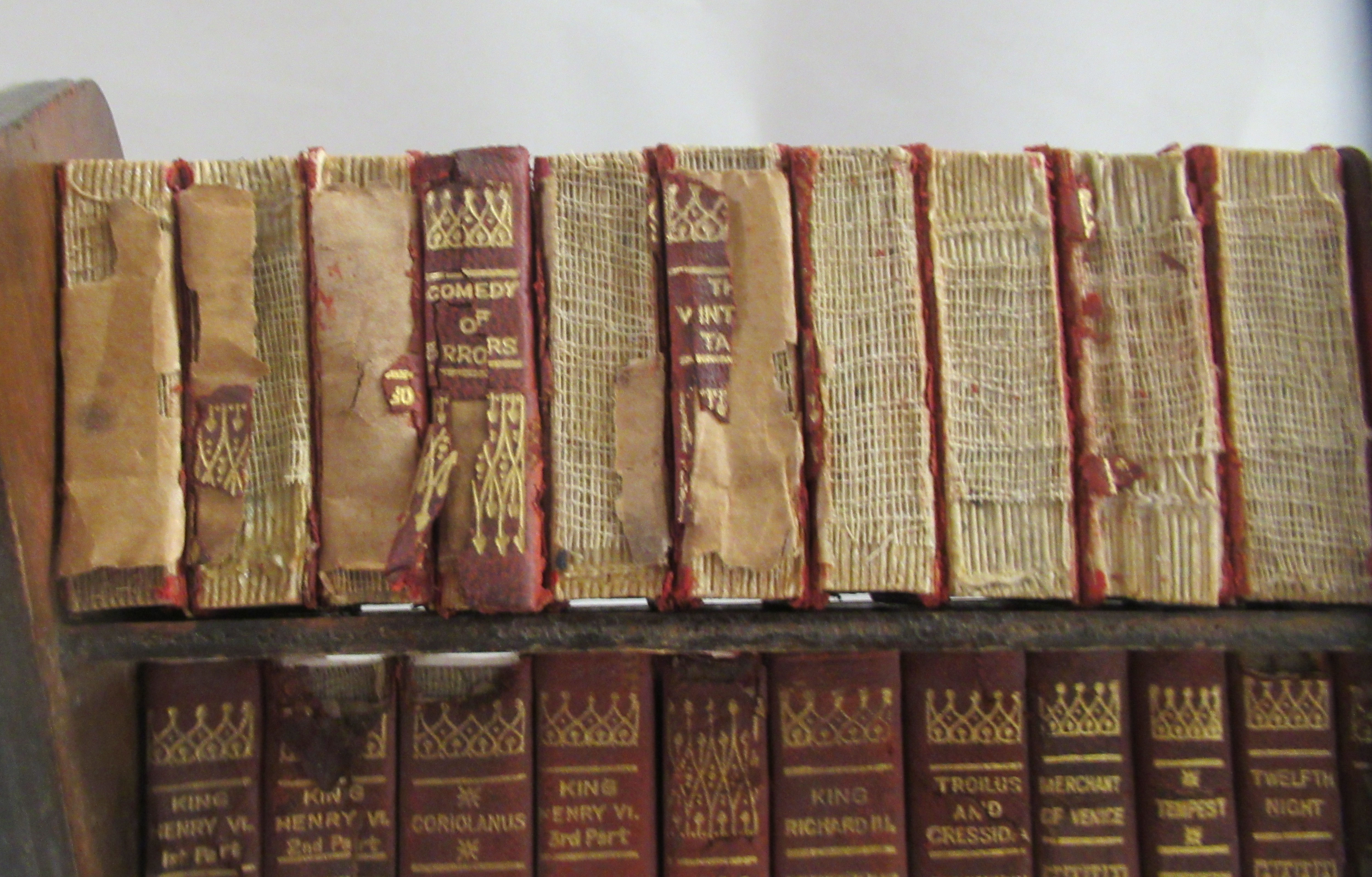 Books: a set of forty miniature volumes of Shakespeare's works, in a dedicated three tier bookcase - Image 6 of 8