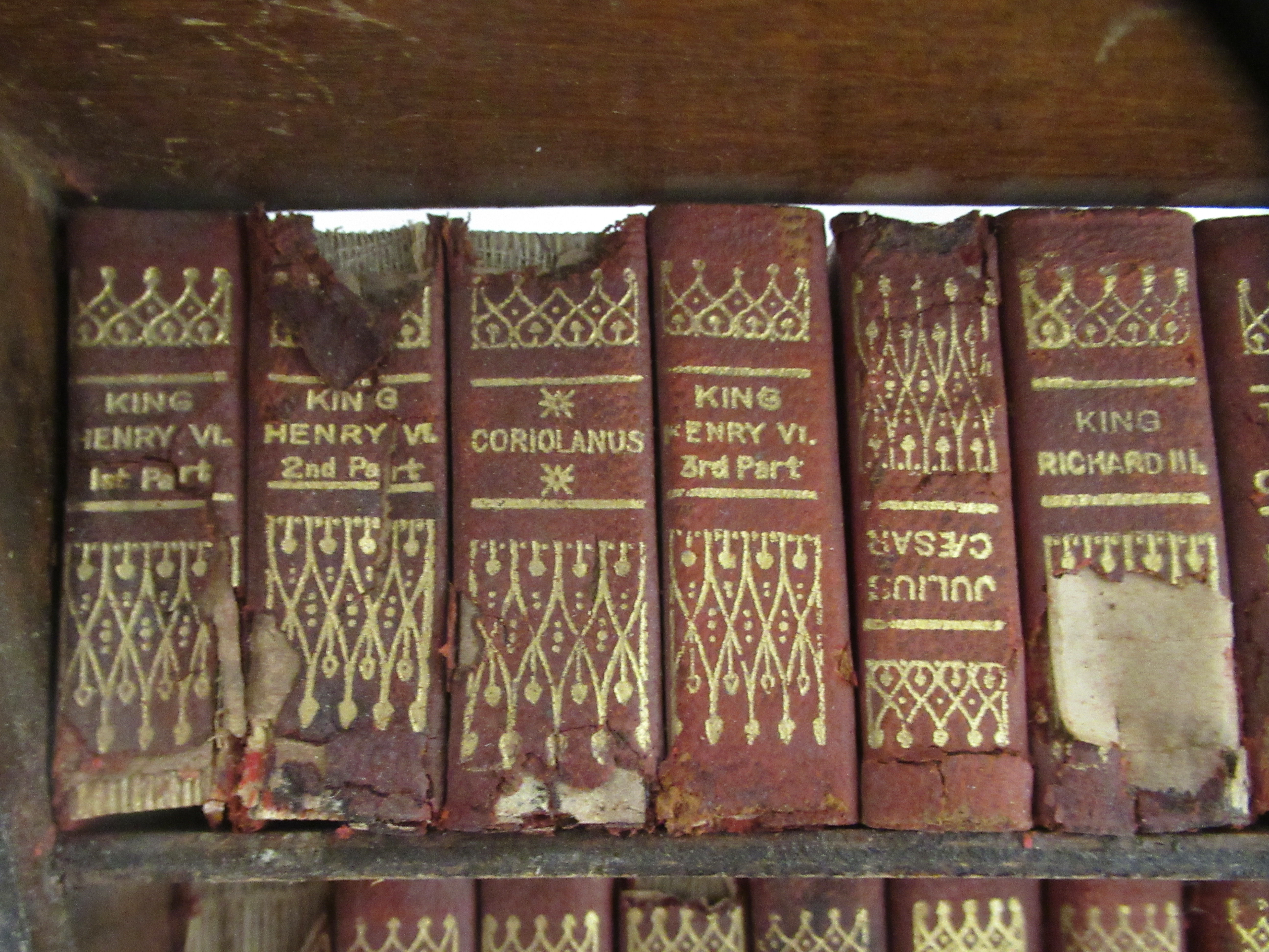 Books: a set of forty miniature volumes of Shakespeare's works, in a dedicated three tier bookcase - Image 5 of 8