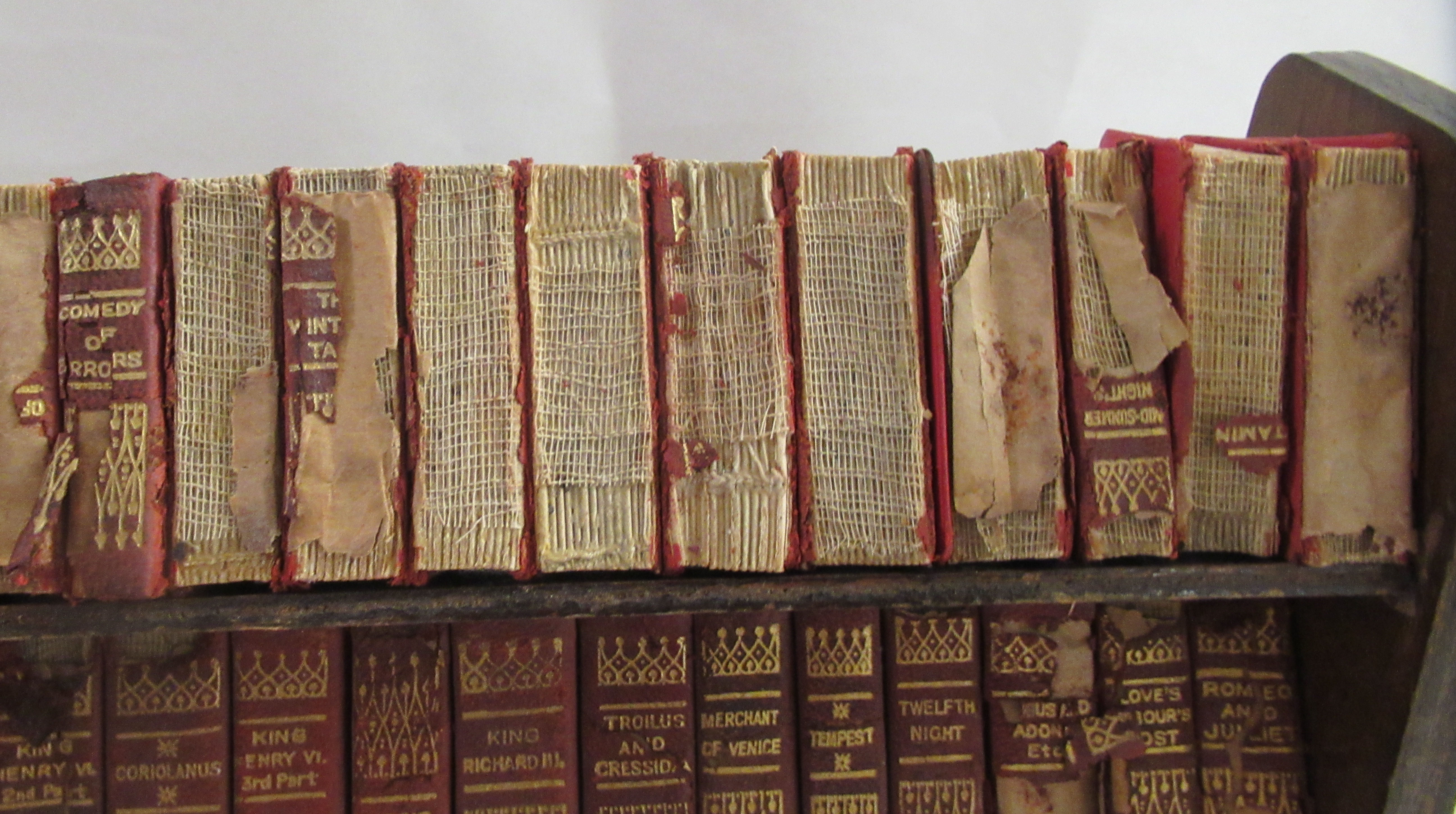 Books: a set of forty miniature volumes of Shakespeare's works, in a dedicated three tier bookcase - Image 7 of 8