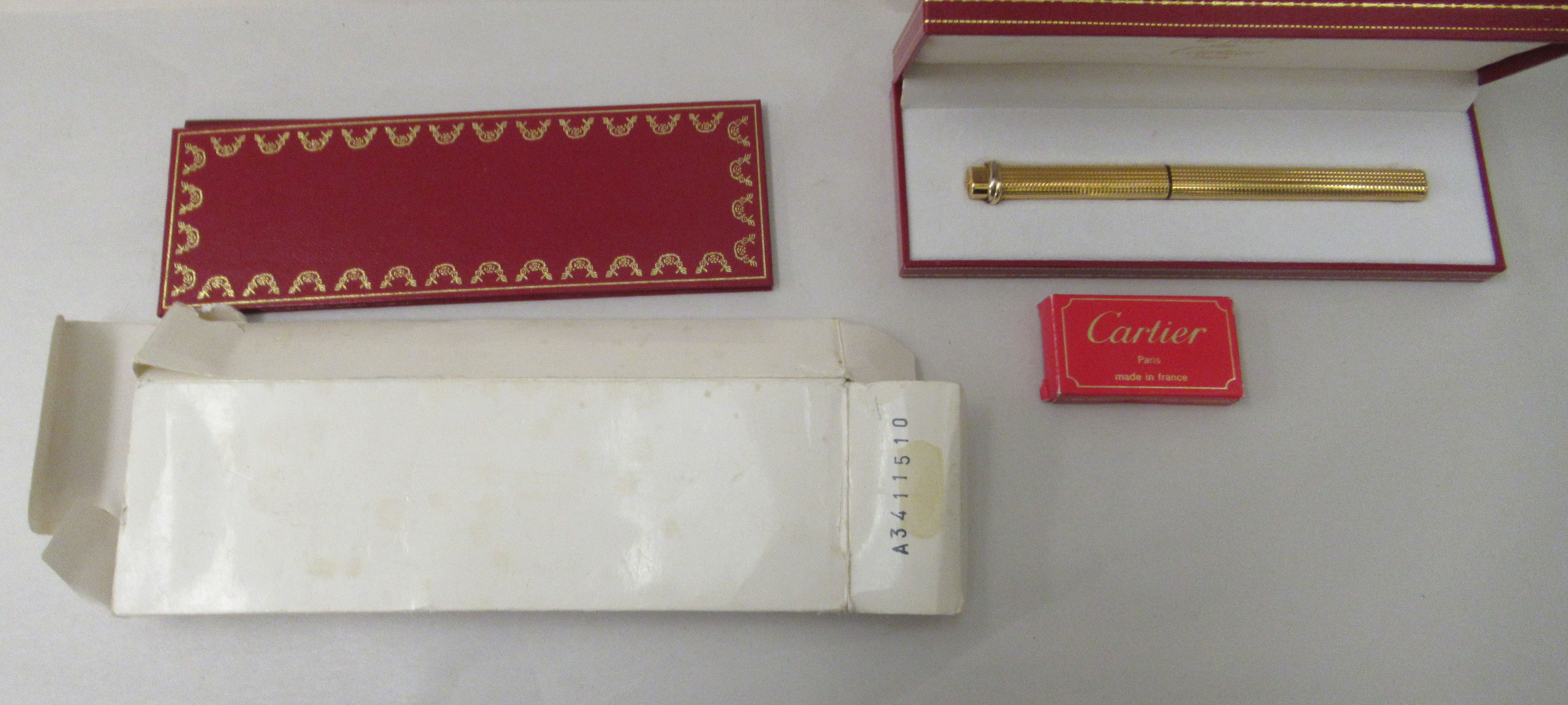 A Les Must de Cartier textured gold plated cartridge type fountain pen  cased with the 1984