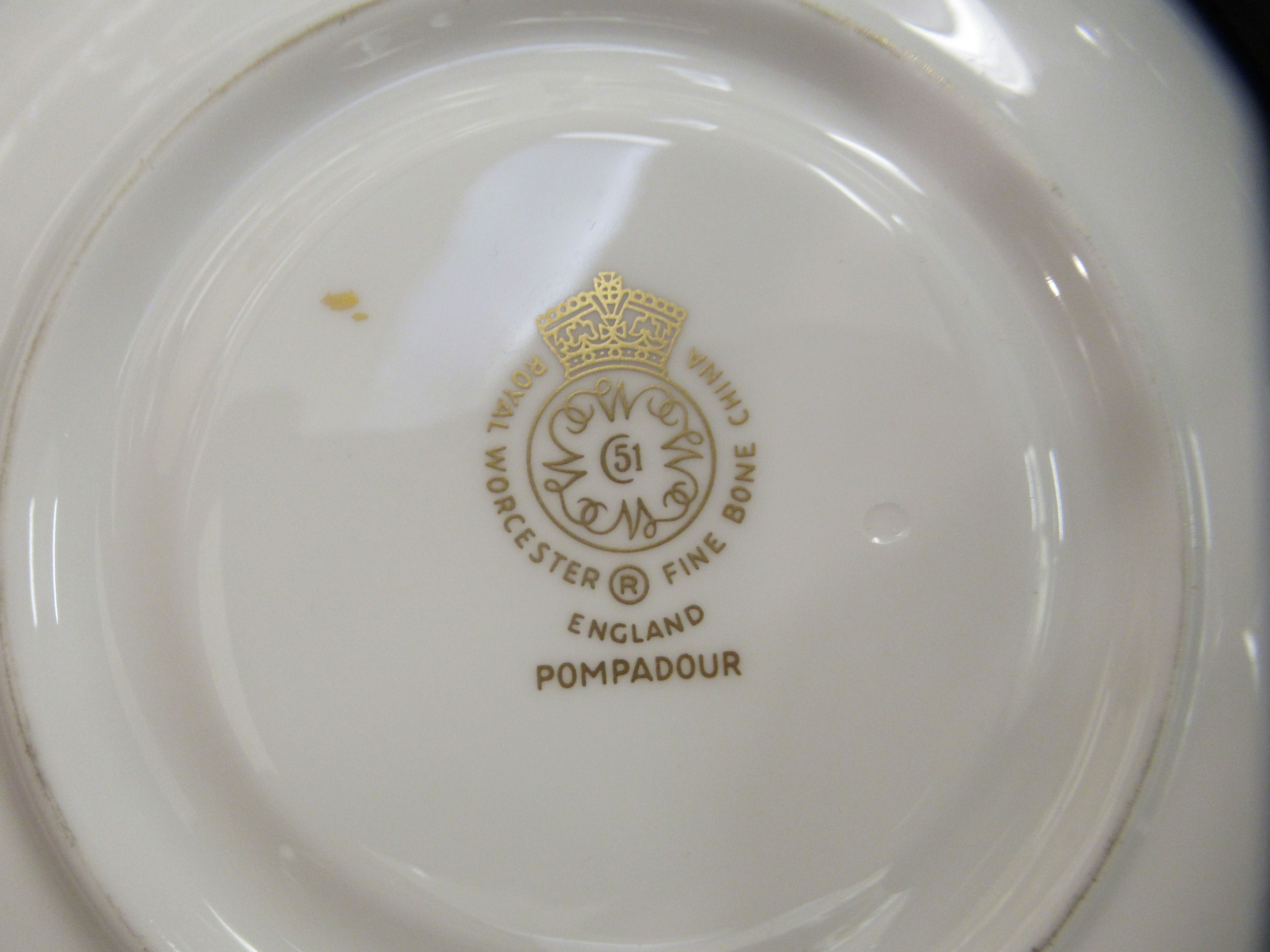 A Royal Worcester china Pompadour pattern dinner service - Image 5 of 5