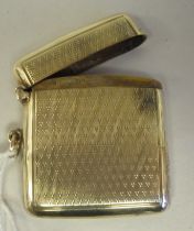 A 9ct gold vesta case with engine turned decoration, a hinged cap, strikeplate and suspension ring