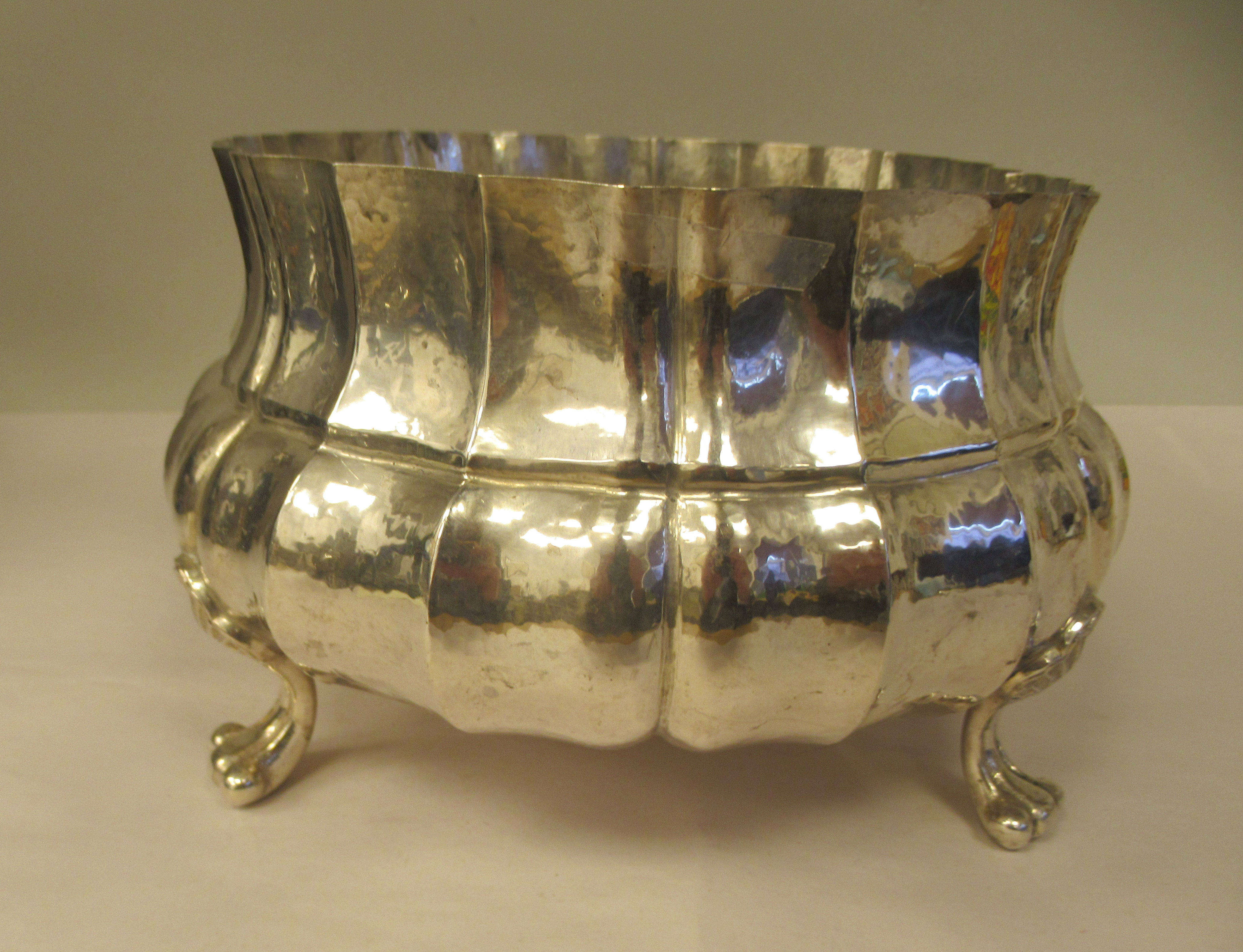 An Italian Gianmaria Buccellati silver oval, ogee shape jardiniere with fluted ornament, elevated on - Image 4 of 7