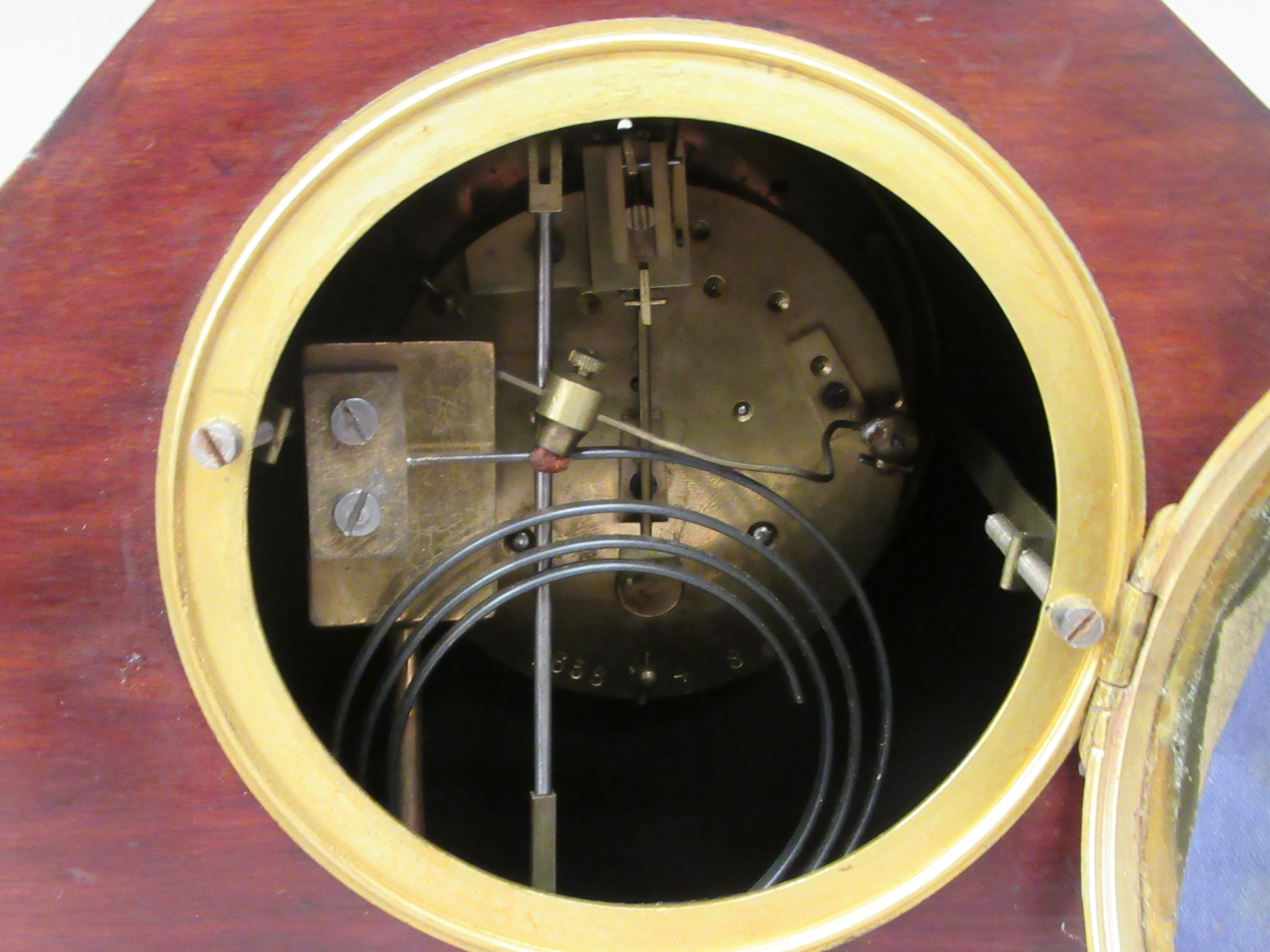 An Edwardian carved, string inlaid mahogany and marquetry cased mantel clock with a round arch top - Image 6 of 7