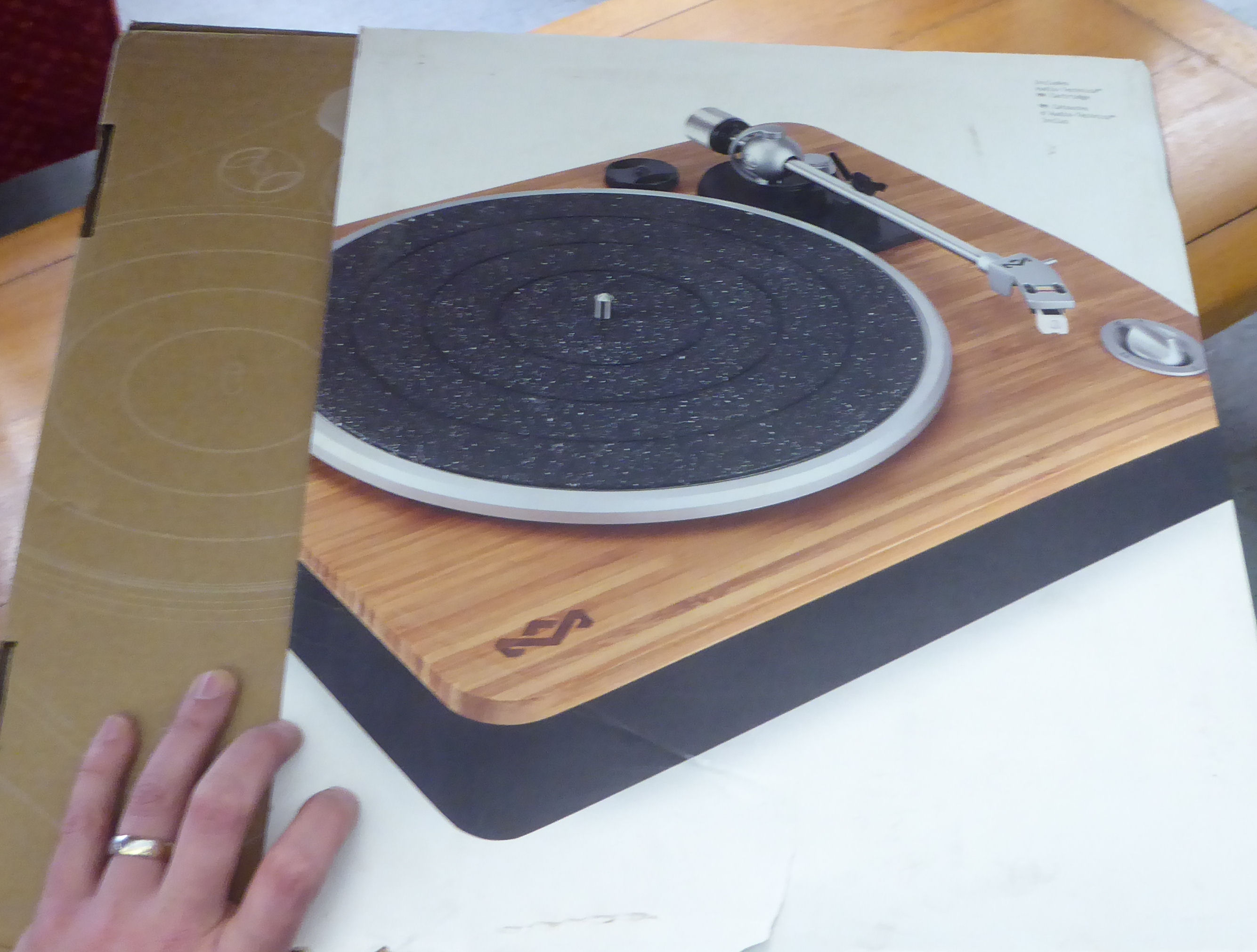 An Ion Furniture/vinyl archiver; and a Bob Marley turntable  both boxed - Image 4 of 5