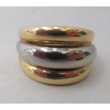 An 18ct gold bi-coloured ring
