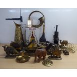 A mixed lot: to include a vintage brass car horn