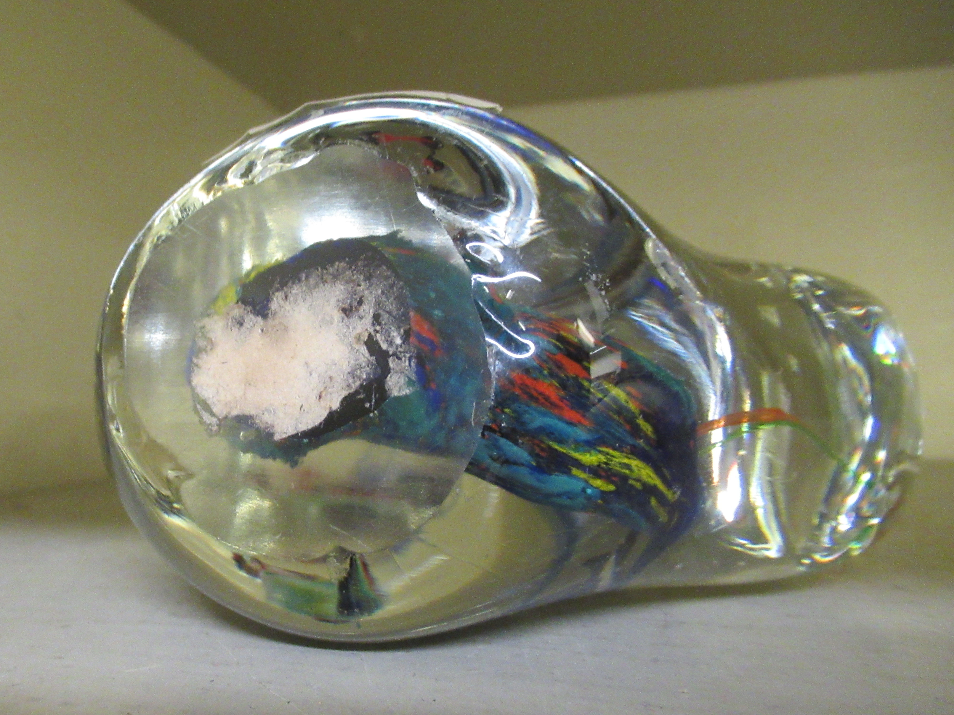A Murano glass 'fish tank' paperweight - Image 3 of 4