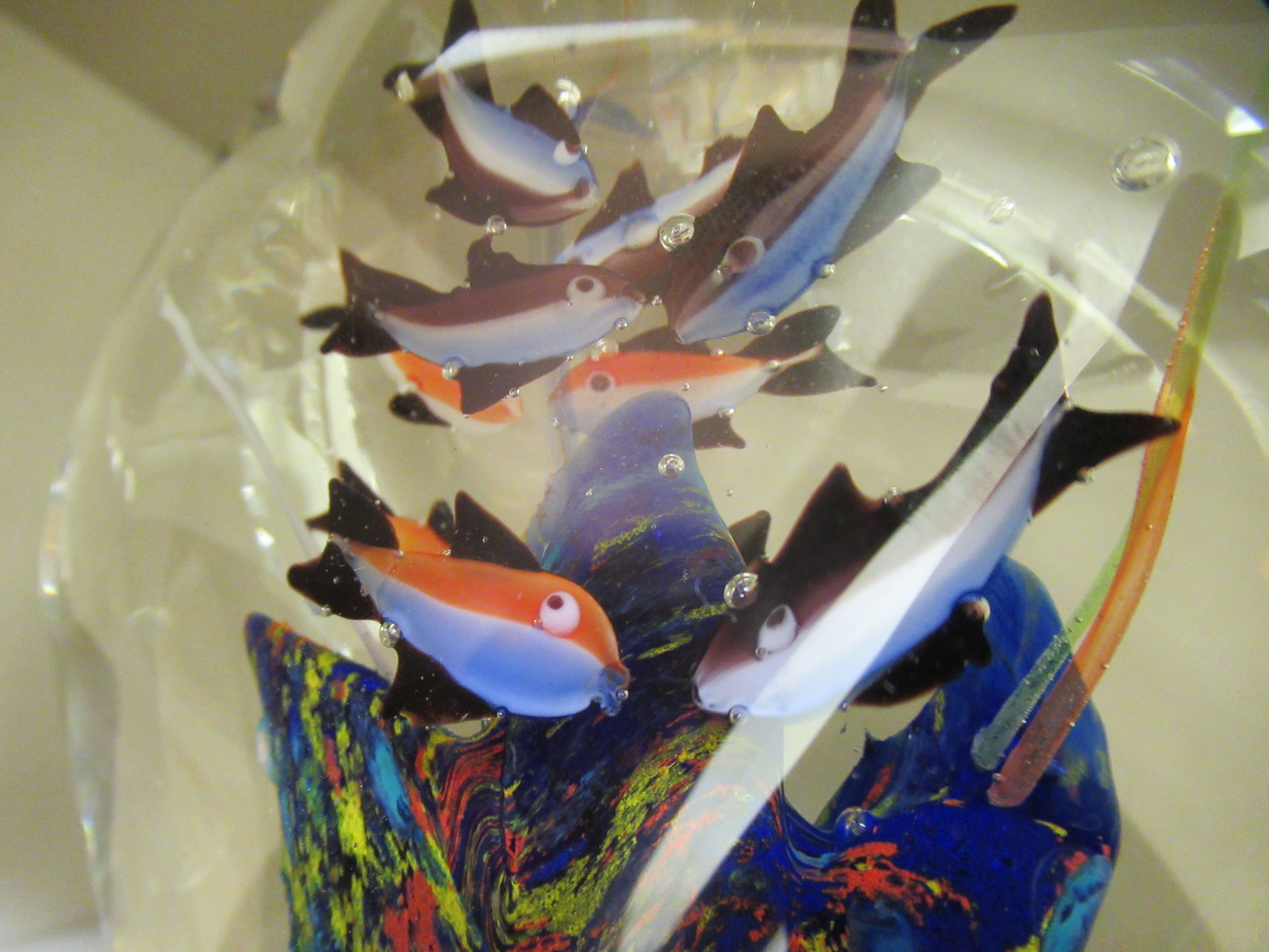 A Murano glass 'fish tank' paperweight - Image 4 of 4