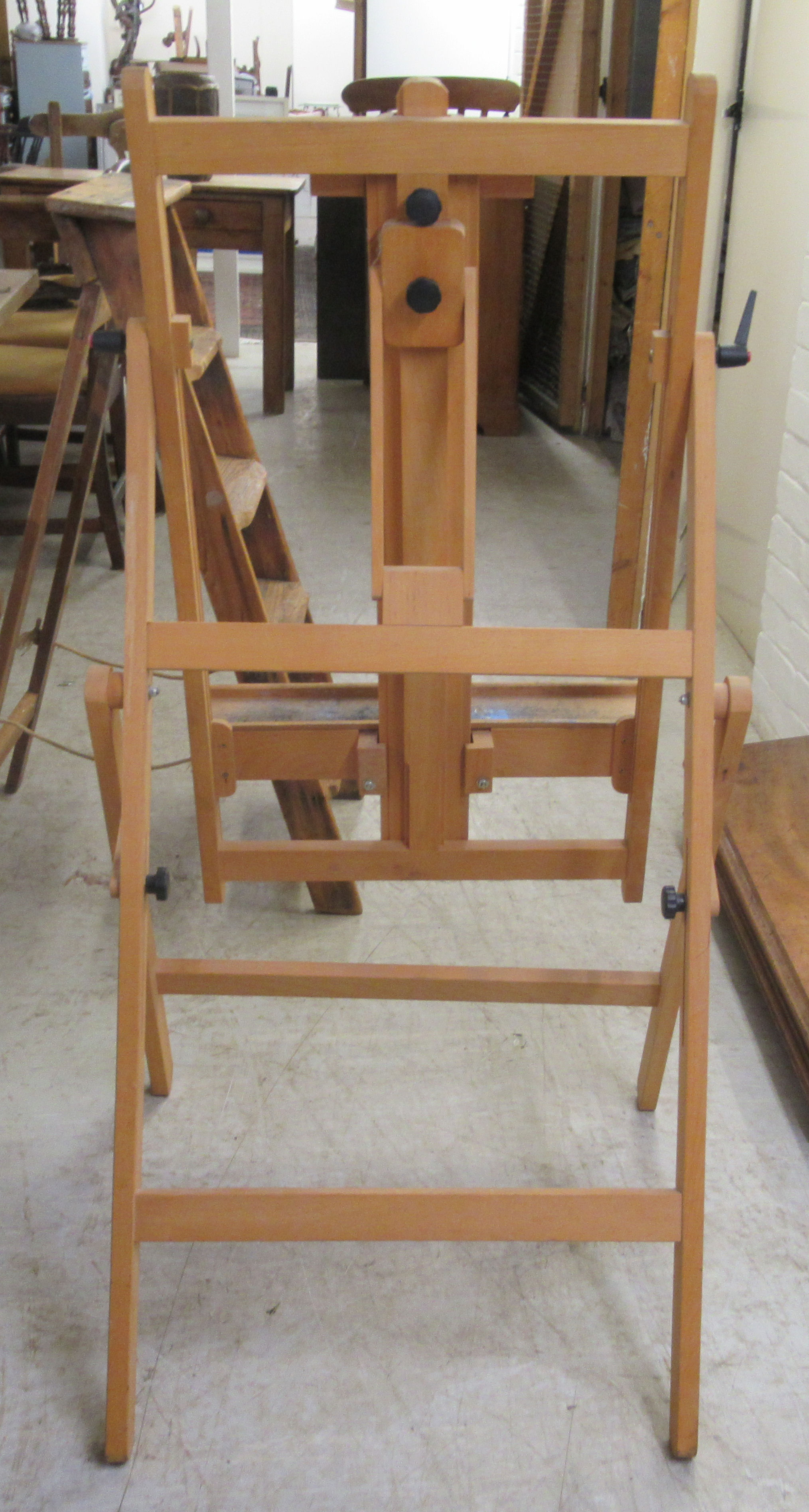 A Windsor & Newton beech framed, folding, height adjustable artist's easel - Image 4 of 5