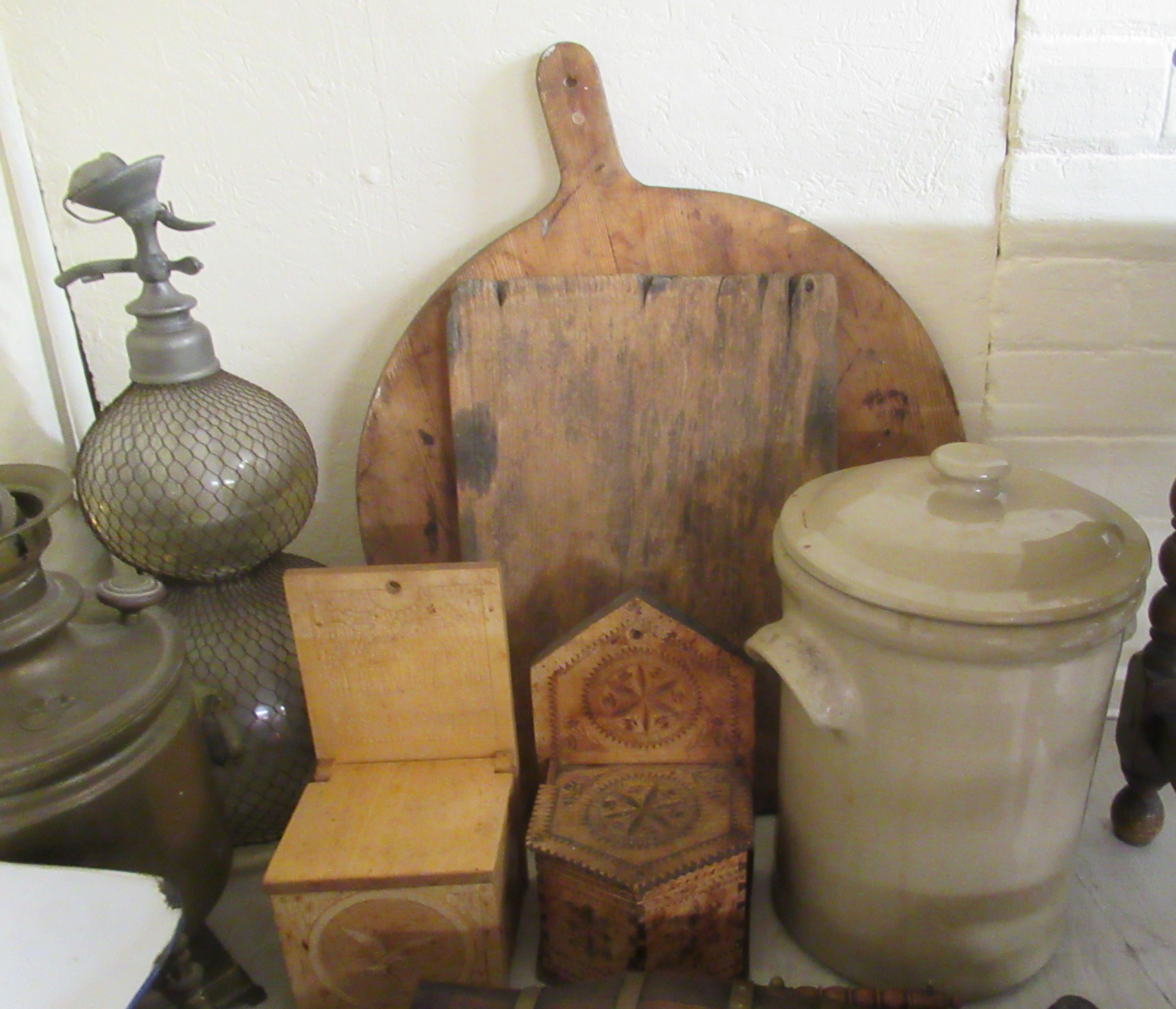 Wooden implements and vintage kitchen bygones - Image 7 of 7
