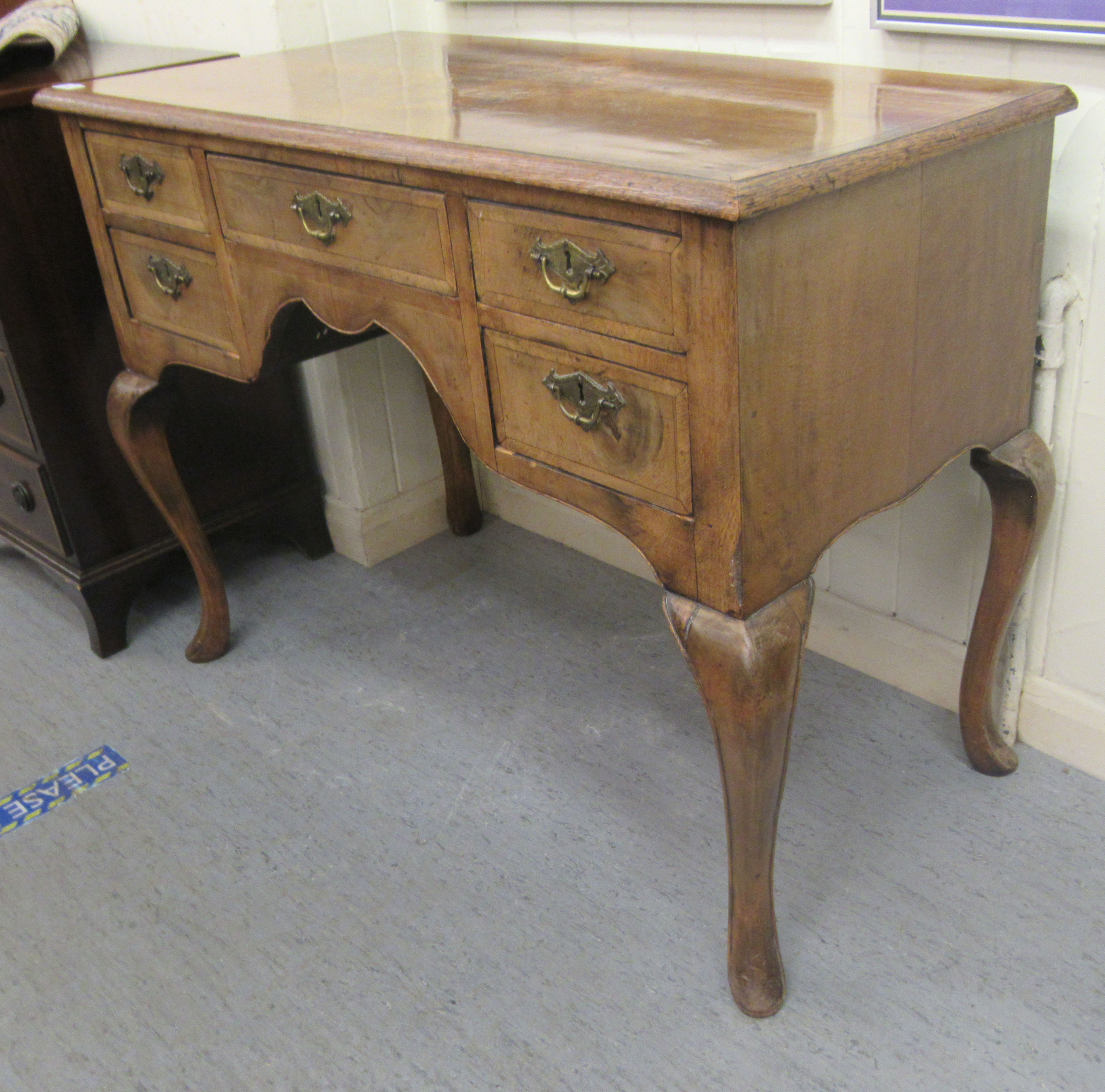 A late 19th/early 20thC crossbanded mahogany and walnut, five drawer kneehole desk, raised on - Image 5 of 5