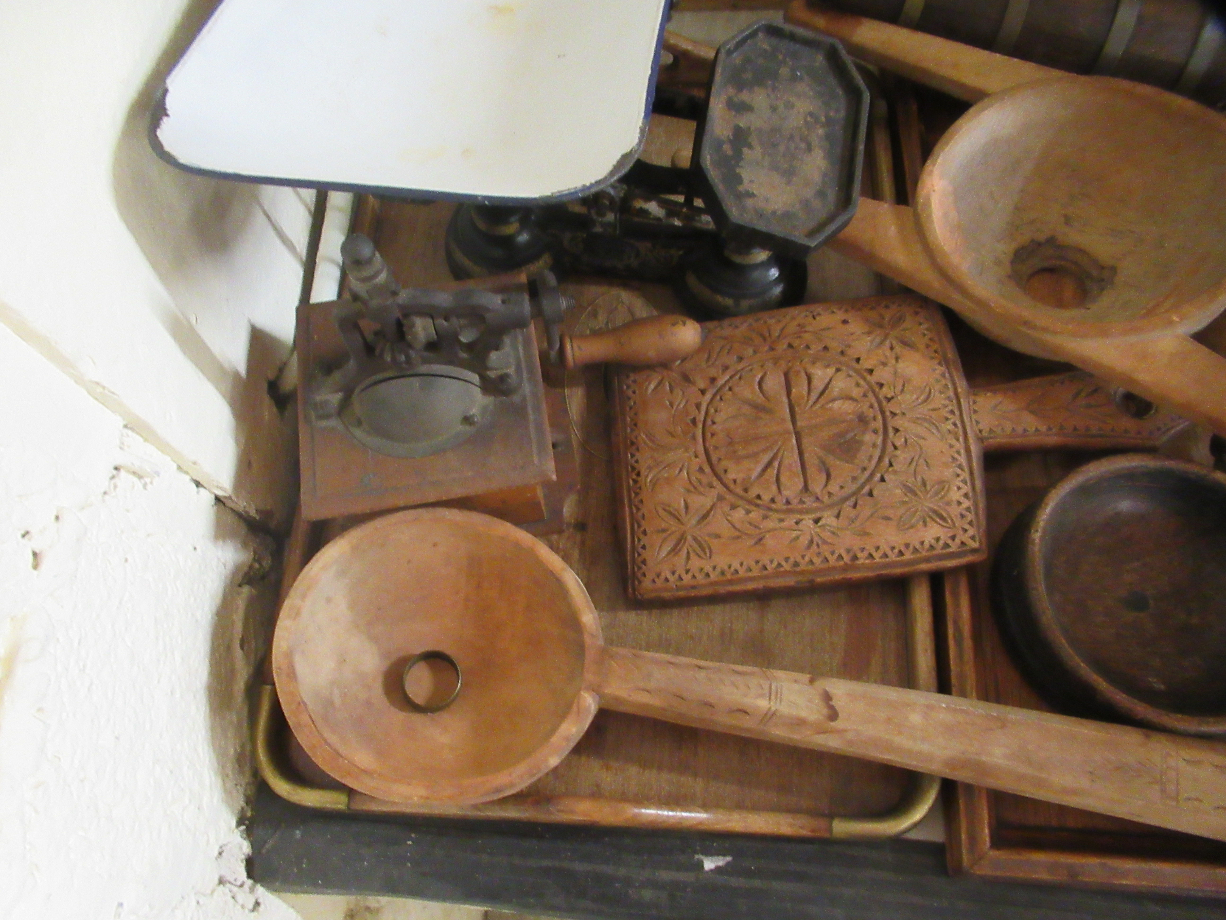 Wooden implements and vintage kitchen bygones - Image 2 of 7