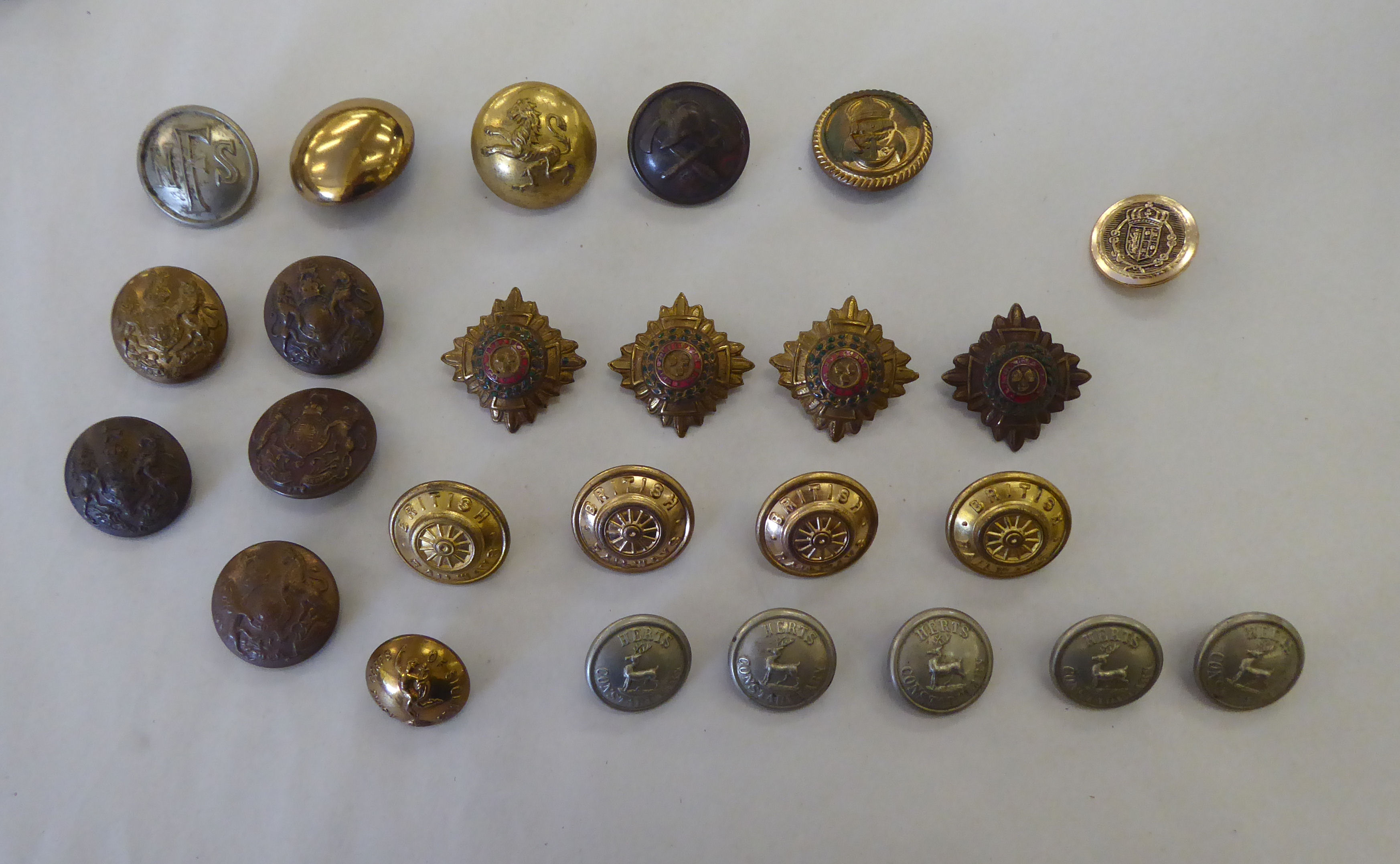 Mainly military themed badges and buttons (Please Note: this lot is subject to the statement made in - Image 5 of 6