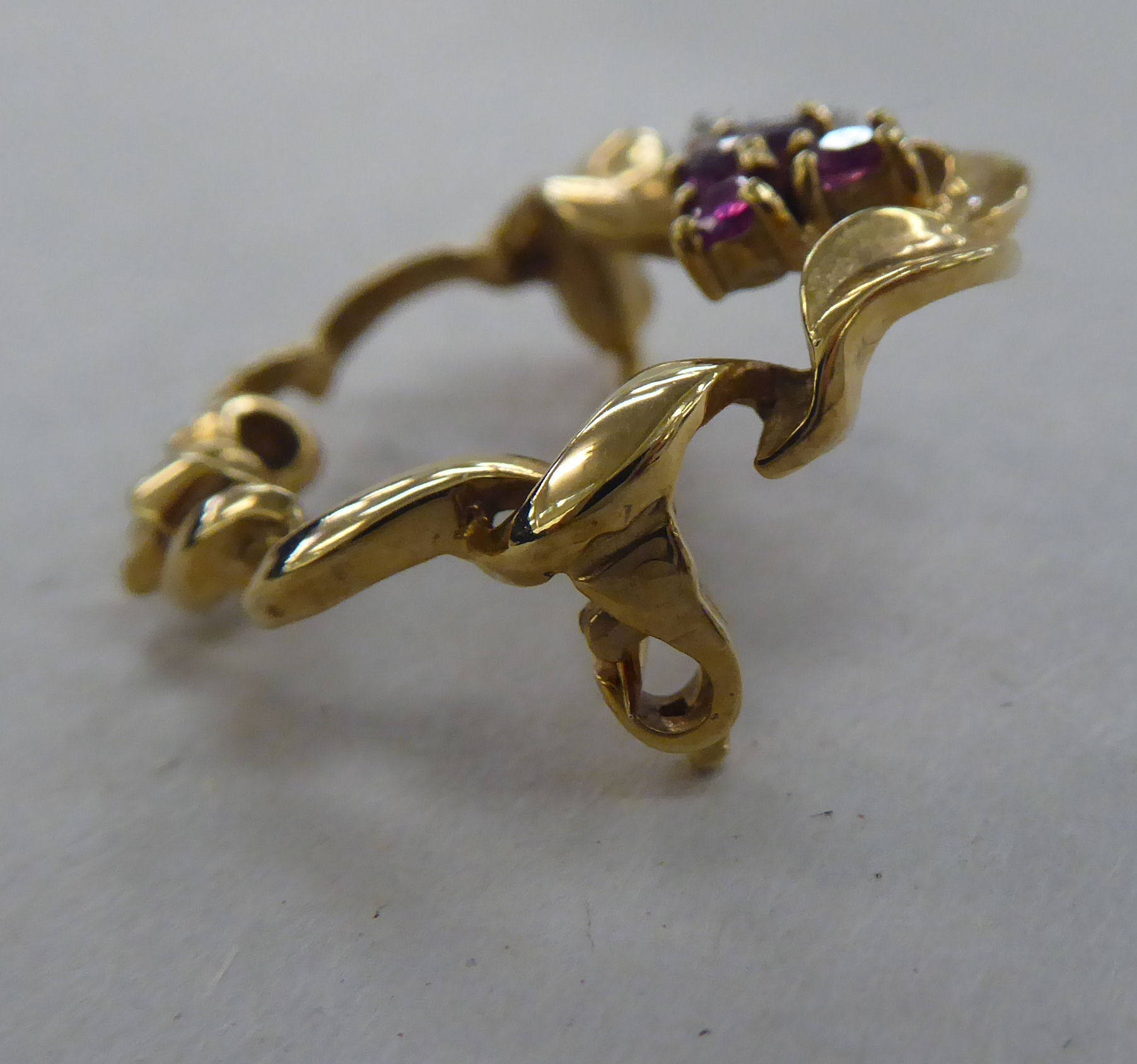 A 9ct gold brooch, set with rubies and diamonds - Image 3 of 4