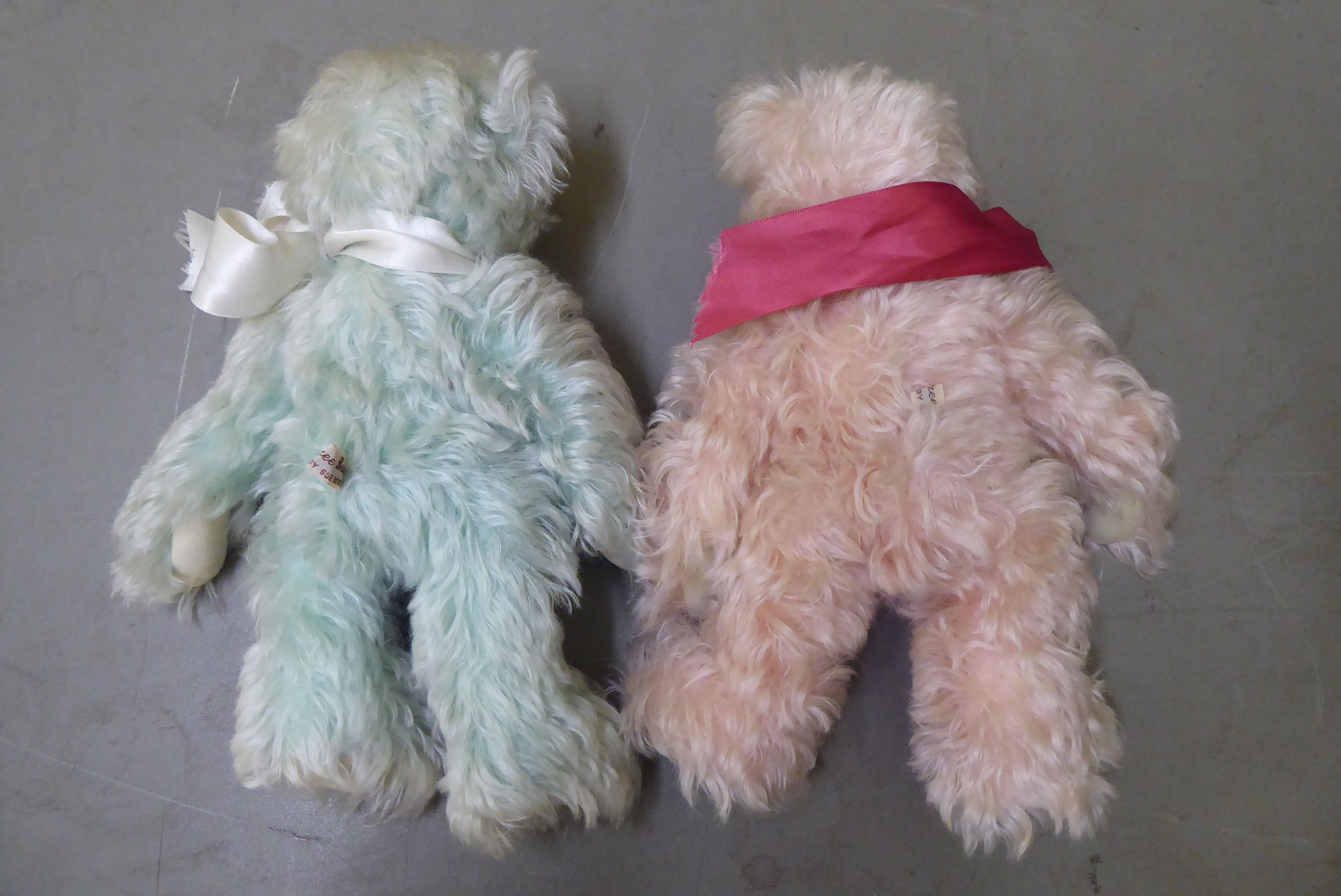 Two Ochiltree Teddy bears, in pale blue  12"h the other soft pink  12"h - Image 2 of 5