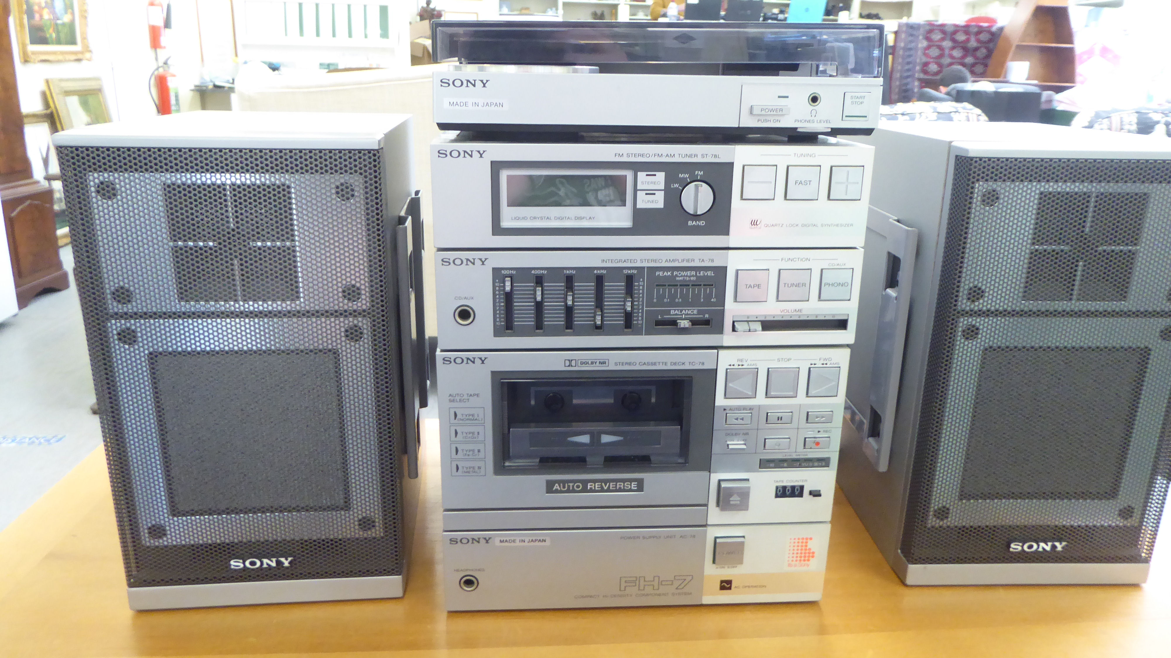 A Sony stacking stereo system and a pair of matching spears - Image 2 of 2