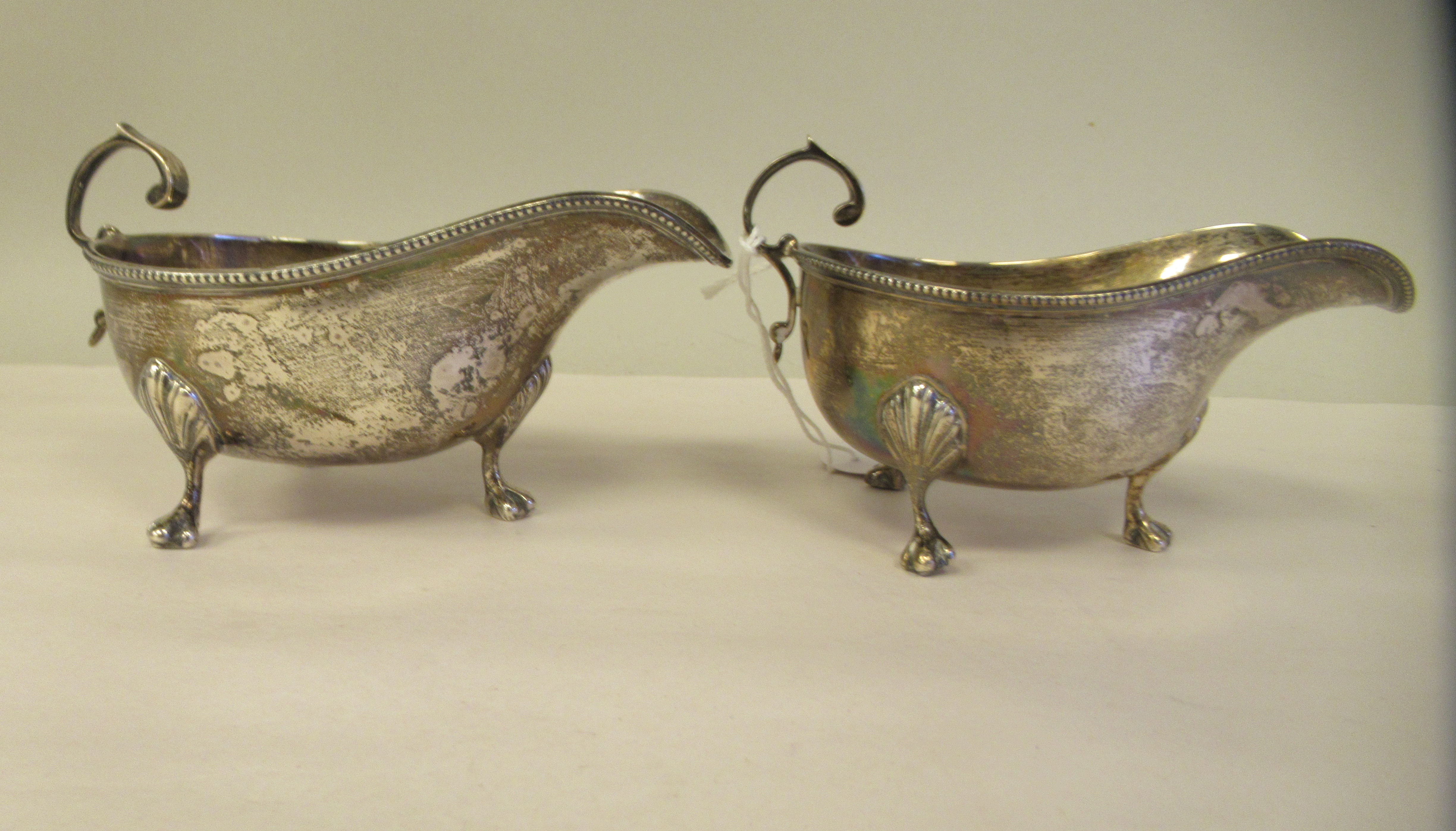 A pair of silver sauce boats with bead borders and C-scrolled handles, elevated on cast paw feet - Image 3 of 7