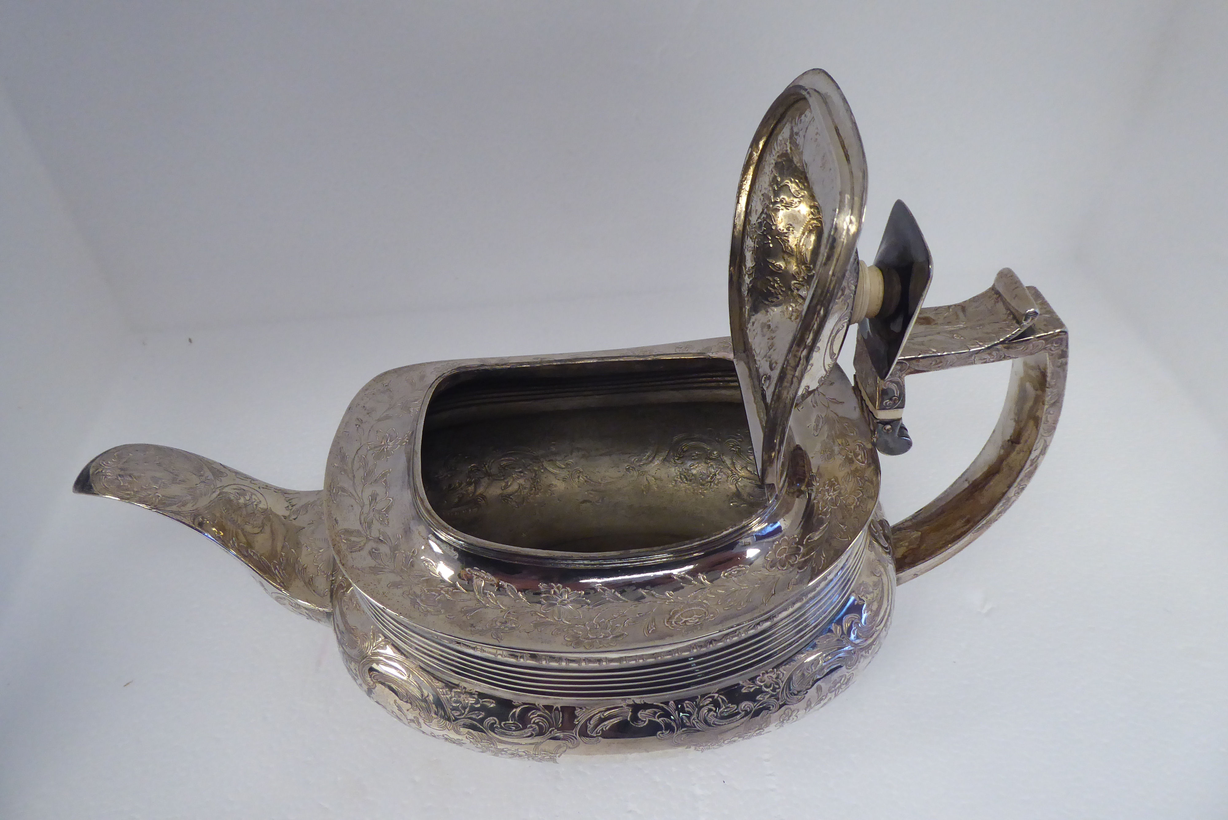 A George IV silver teapot of oval, ogee form with a swept spout and angular handle, flush fitting - Image 5 of 8