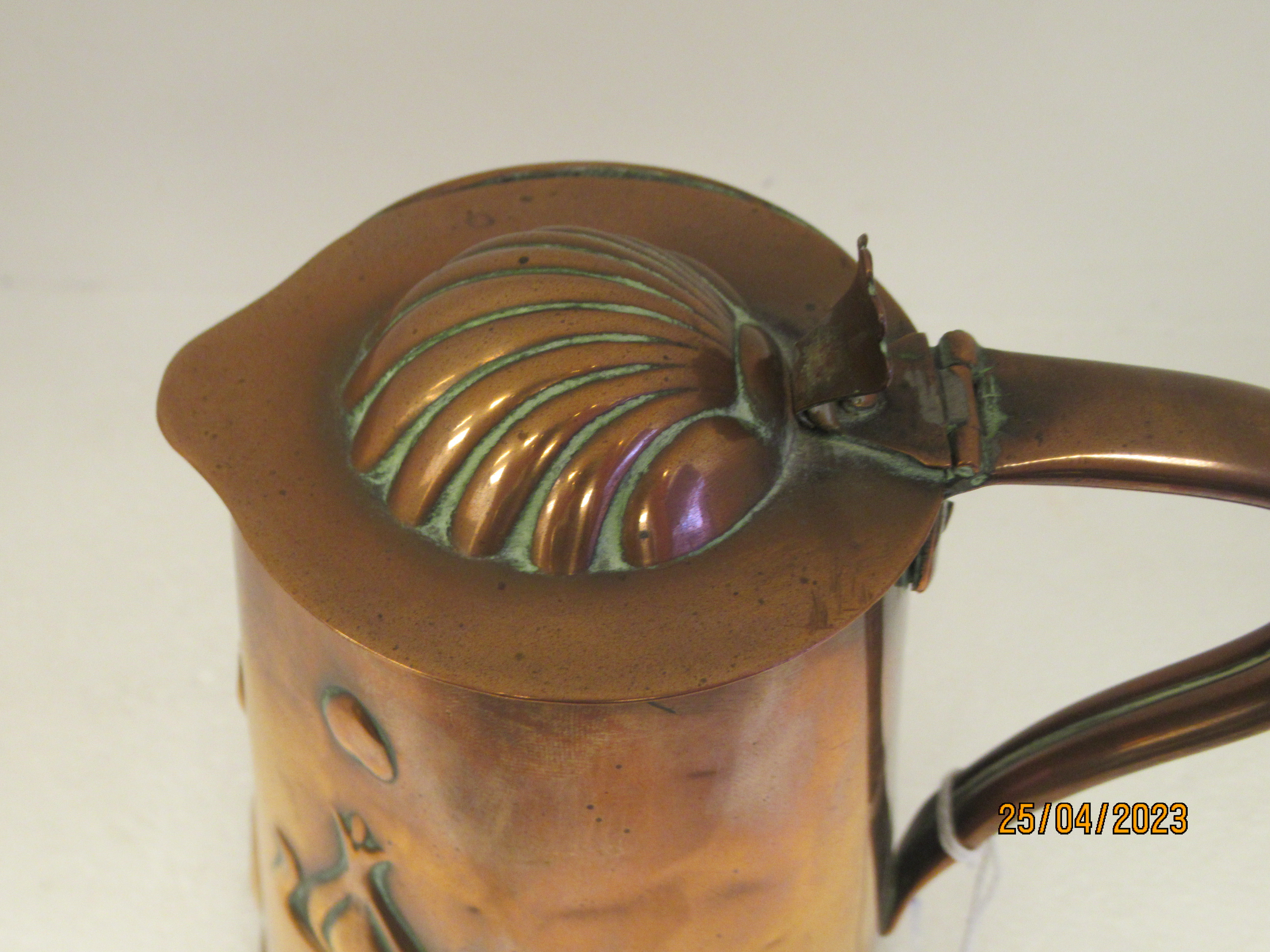An early 20thC JS&S copper milk jug of tapered, cylindrical form, having a hollow loop handle and - Image 5 of 6