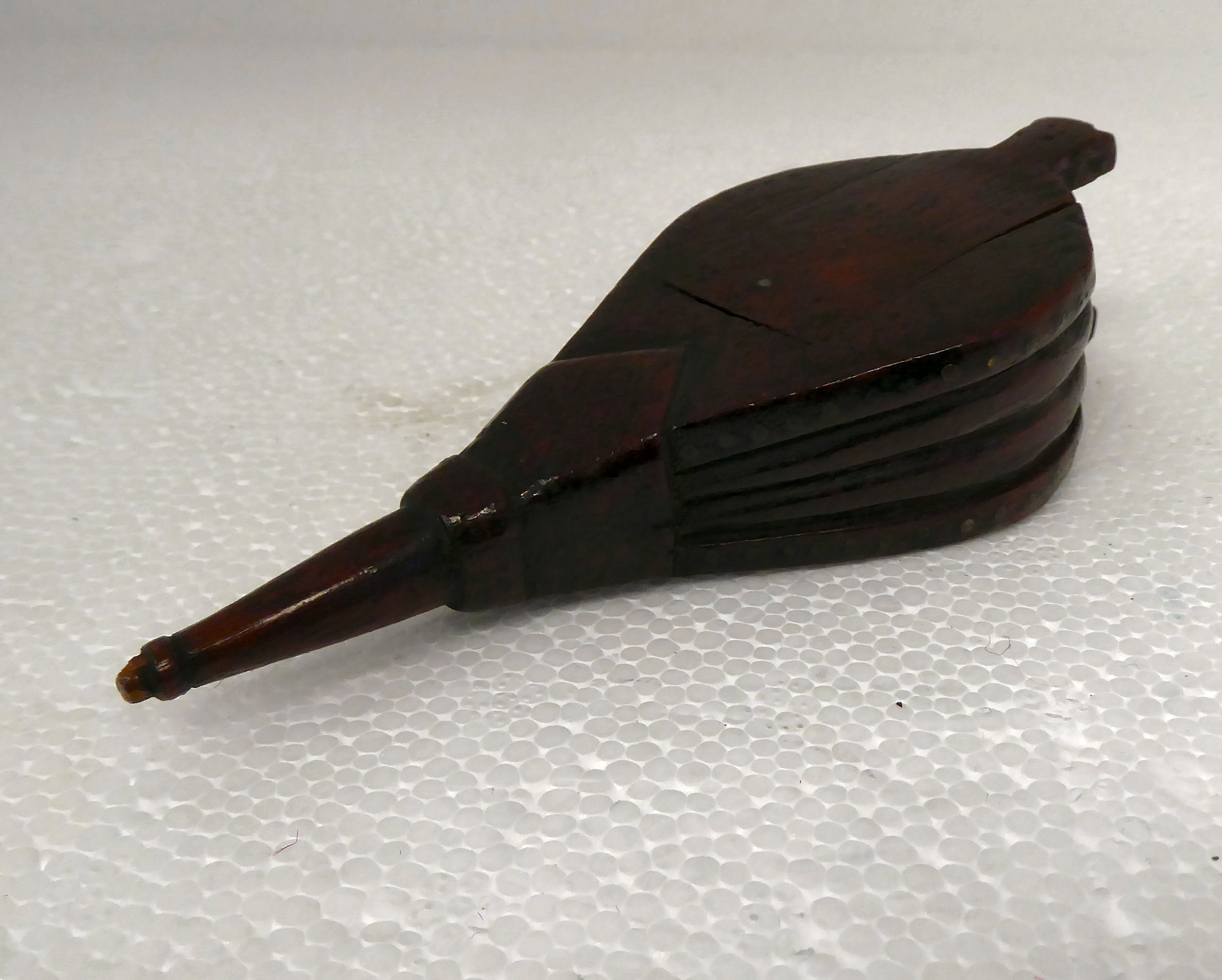 A 19thC treen carved wooden novelty snuff box, fashioned as a pair of bellows with a sliding lid - Image 2 of 6