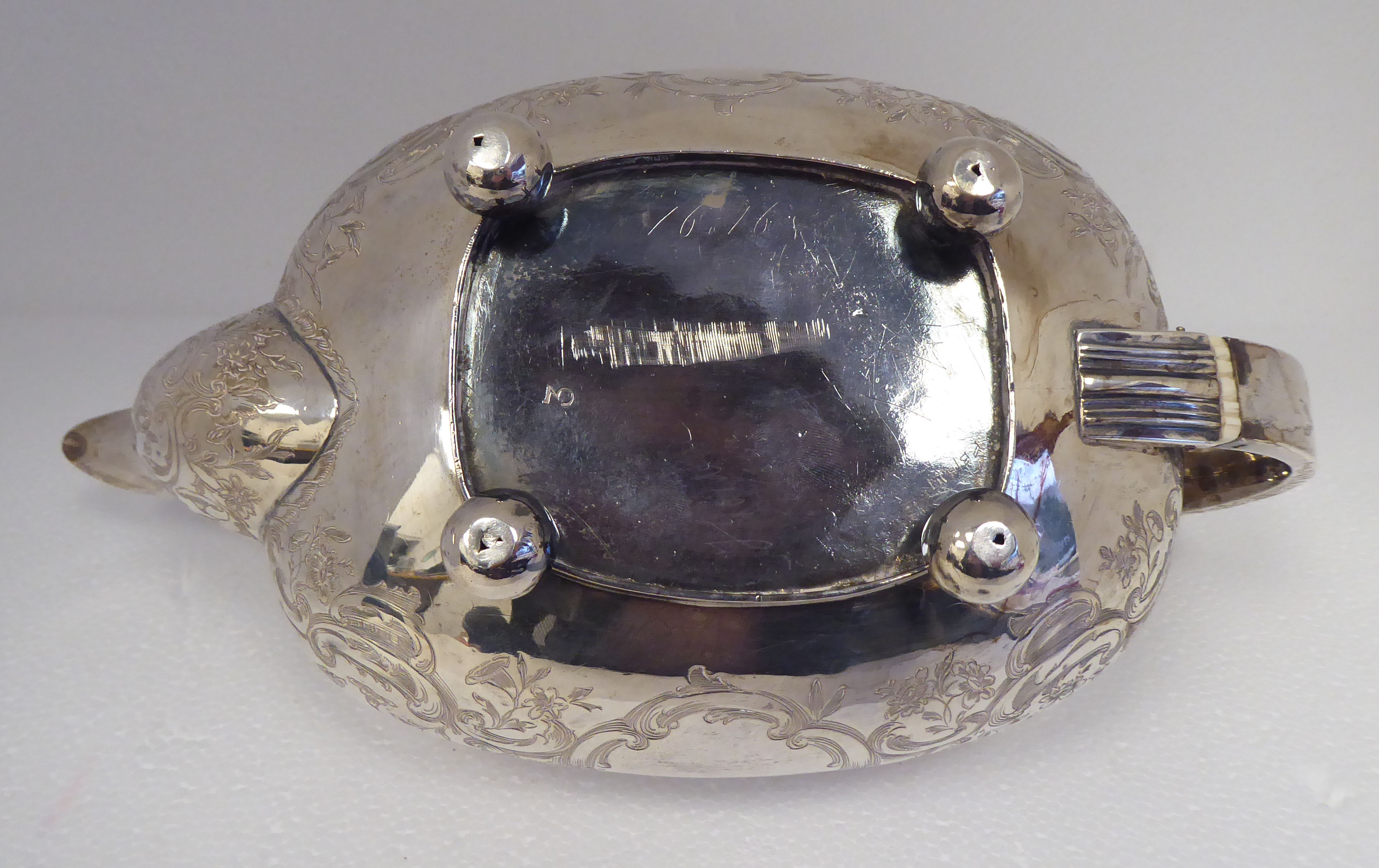 A George IV silver teapot of oval, ogee form with a swept spout and angular handle, flush fitting - Image 7 of 8